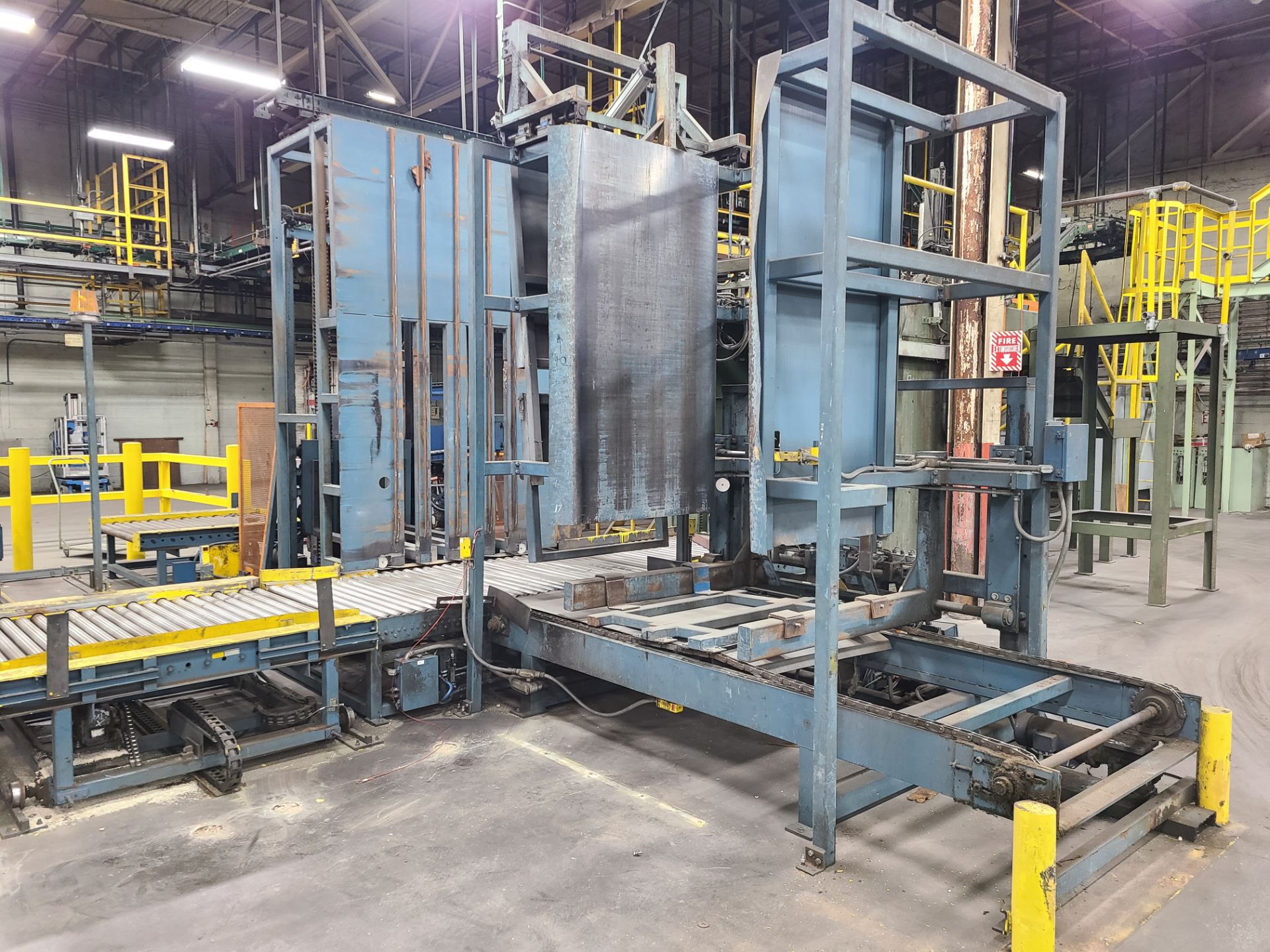 PALLETIZING LINE INCLUDING: (1) CURRIE PALLETIZER SERIAL # LSP-5-839; (1) KAUFMAN CO STRETCH WRAPPER - Image 8 of 13