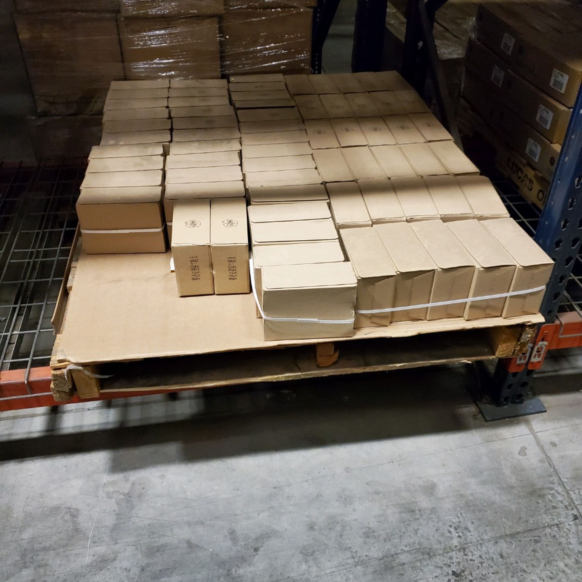 1 PALLET (695 LAMPS) - GE CFL 13 W DBX23 841/Eco Ind 1CT - Image 2 of 3