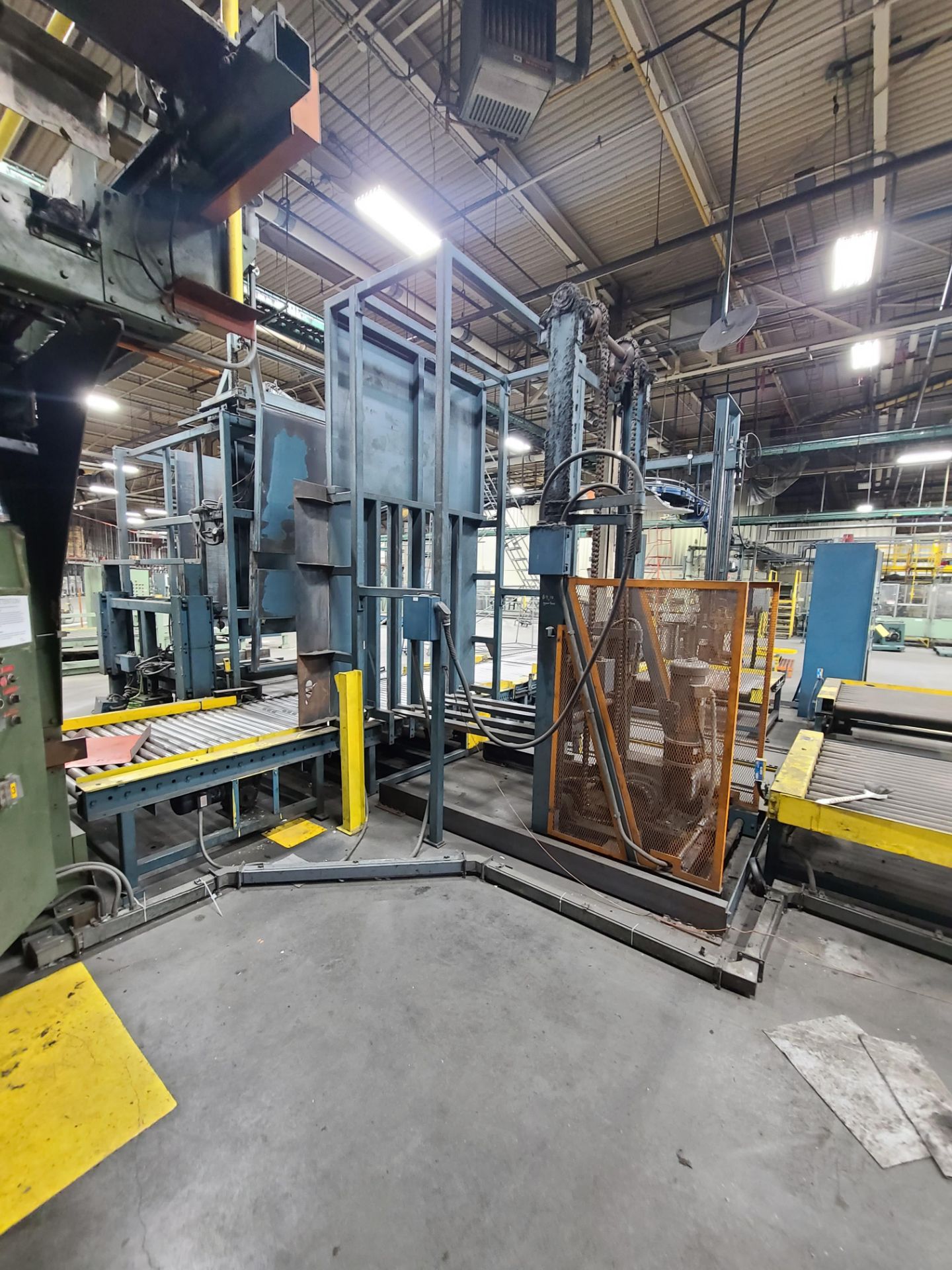 PALLETIZING LINE INCLUDING: (1) CURRIE PALLETIZER SERIAL # LSP-5-839; (1) KAUFMAN CO STRETCH WRAPPER - Image 12 of 13