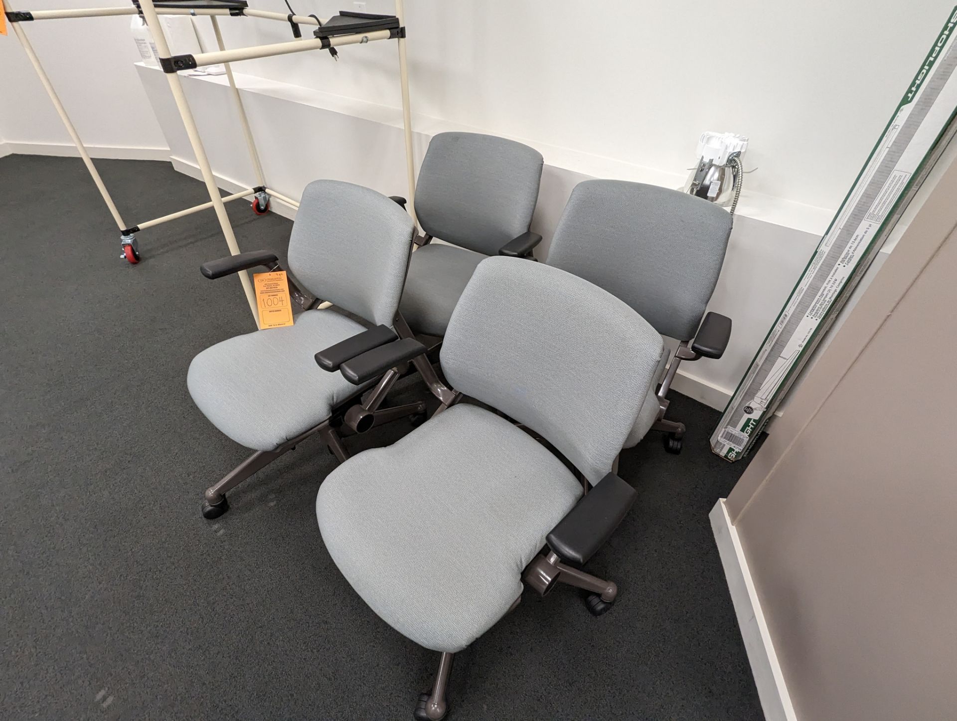 (4) OFFICE CHAIRS ON WHEELS