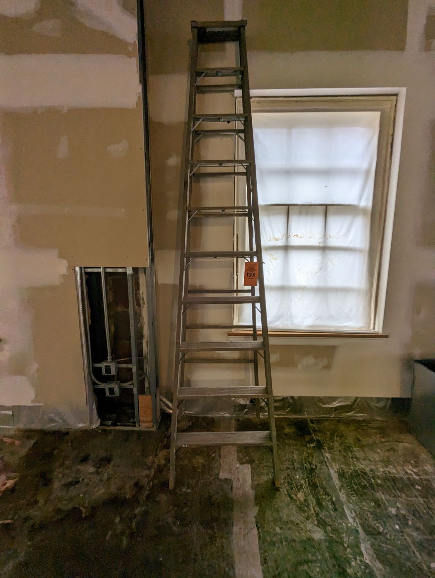 10-STEP LADDER