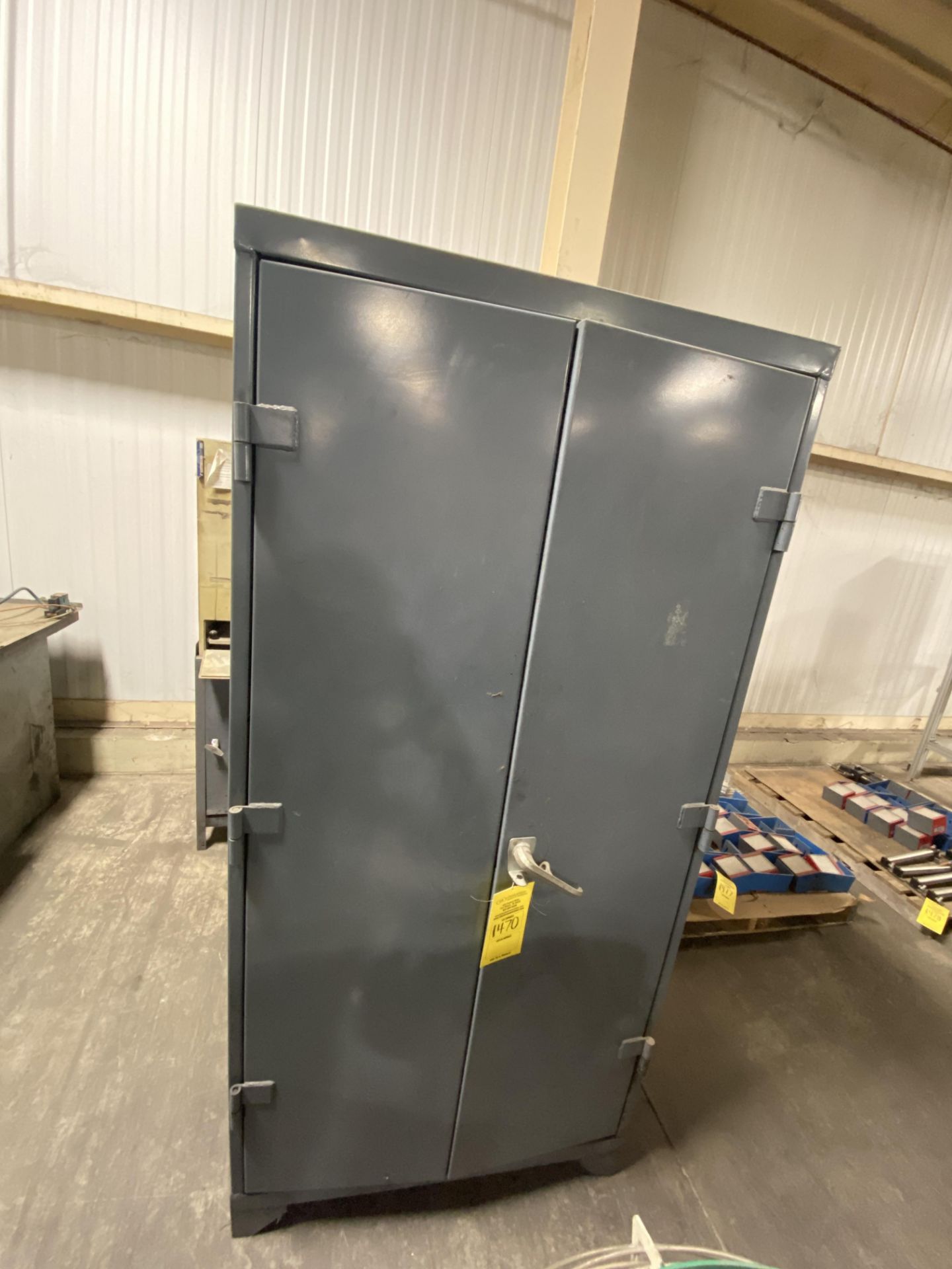 HEAVY DUTY 2-DOOR CABINET