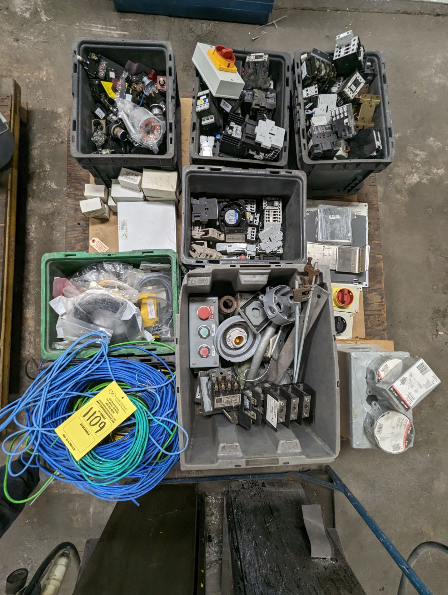 PALLET WITH WIRE; RELAYS; SWITCHES; CIRCUIT BREAKERS; TERMINALS; MISC