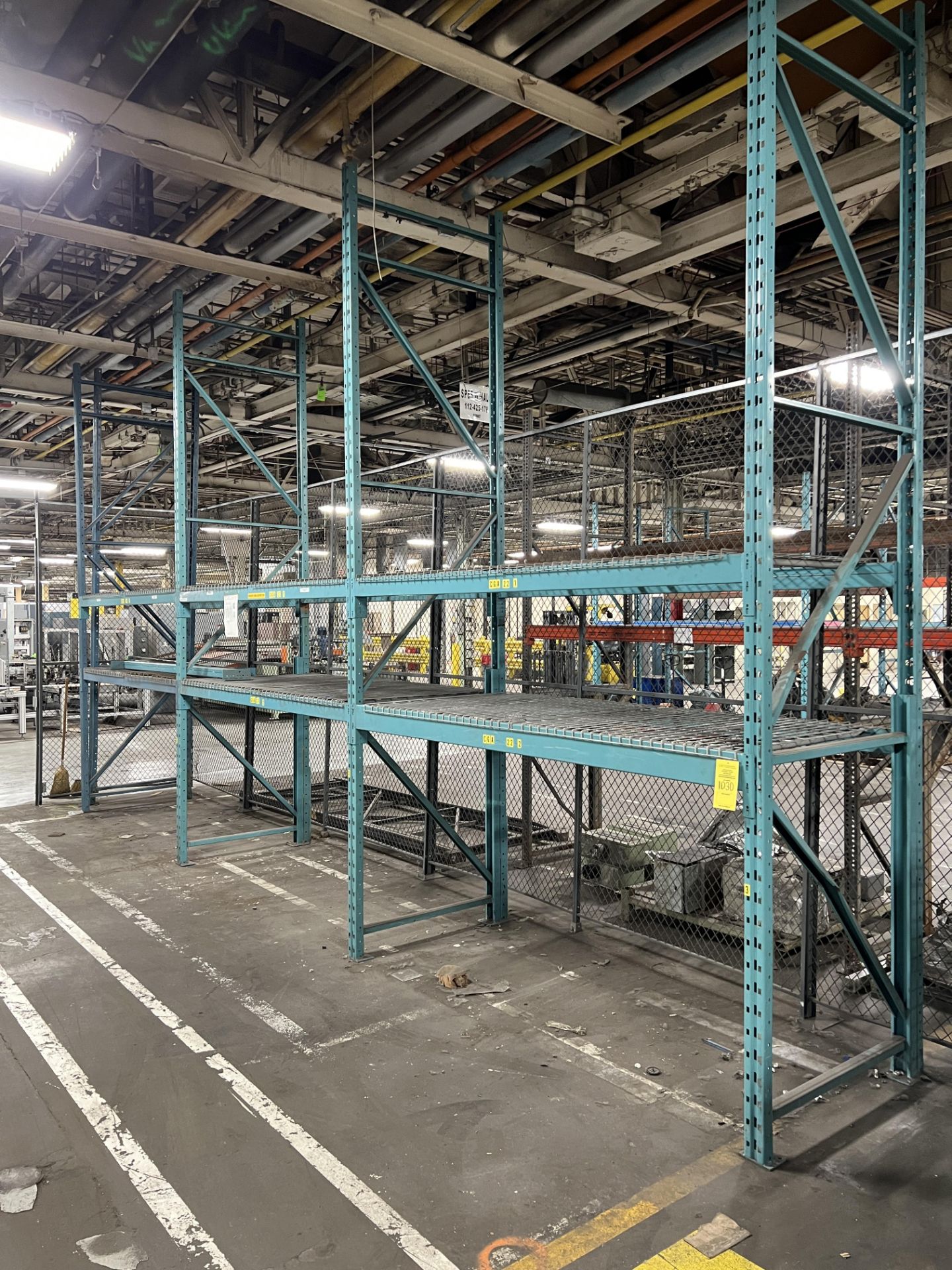 ROW OF PALLET RACKING WITH WIRE DECKING: (5) 14' UPRIGHTS; (12) 8' CROSSBEAMS