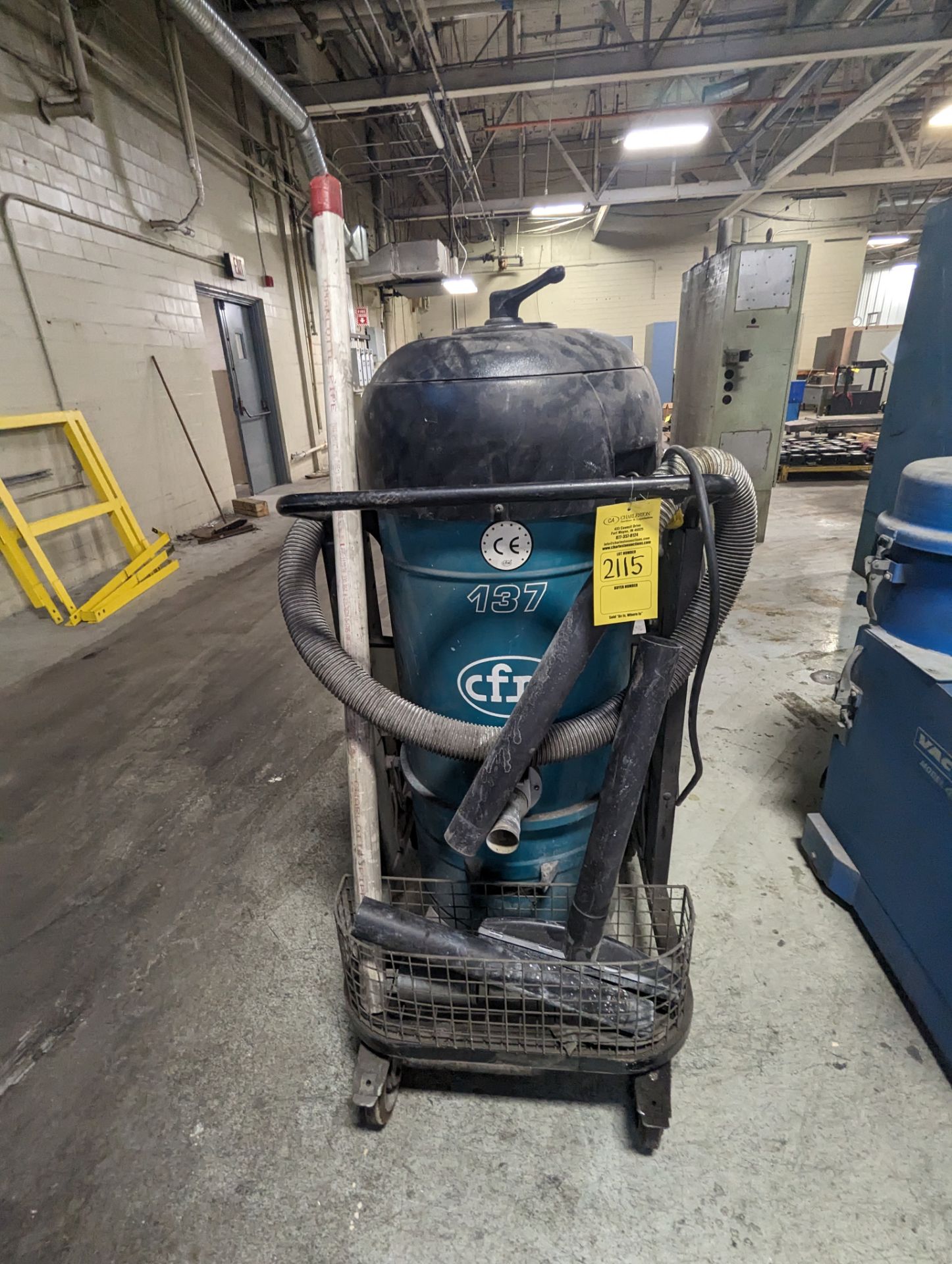 NILFISK CFM 137 INDUSTRIAL VACUUM MODEL # 137/60A