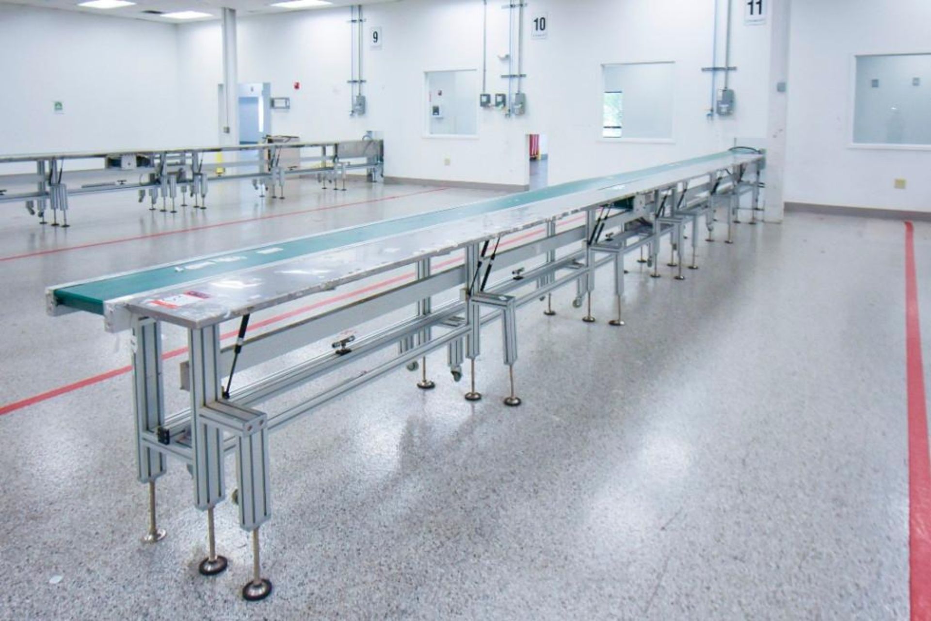 Horizontal Conveyor with Quality Control Table