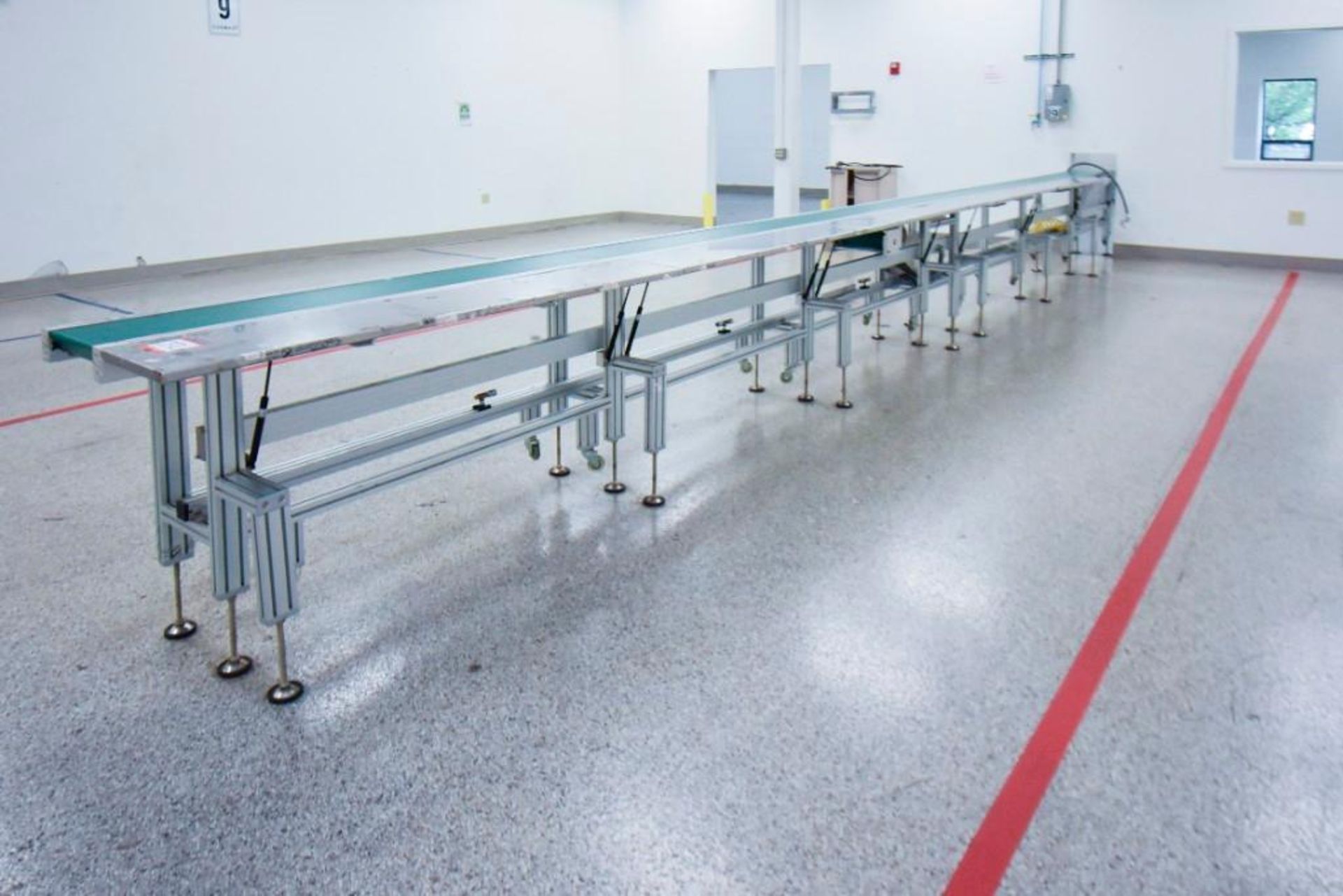 Horizontal Conveyor with Quality Control Table