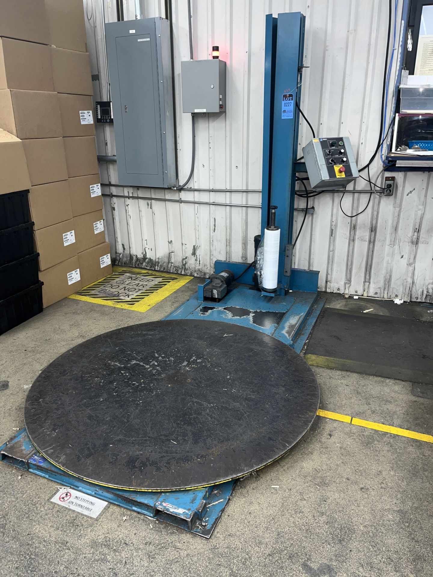 ADVANCE MODEL SWSL30F SHRINK WRAP MACHINE; S/N 4141570807, 60" DIAMETER OF TABLE, 1/2 HP, LEESON - Image 2 of 8