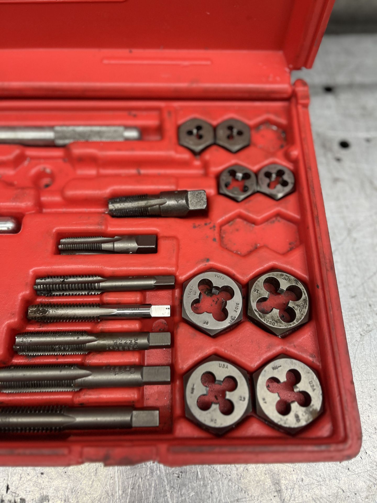 VERMONT TAP AND DIE SET WITH WRENCHES IN CASE - Image 10 of 10