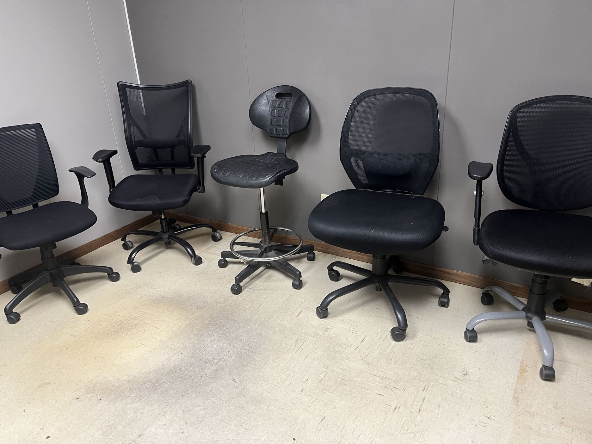 MISCELLANEOUS OFFICE FURNITURE; (2) LATERAL FILES, CHAIRS, CONFERENCE ROOM TABLE - Image 5 of 6