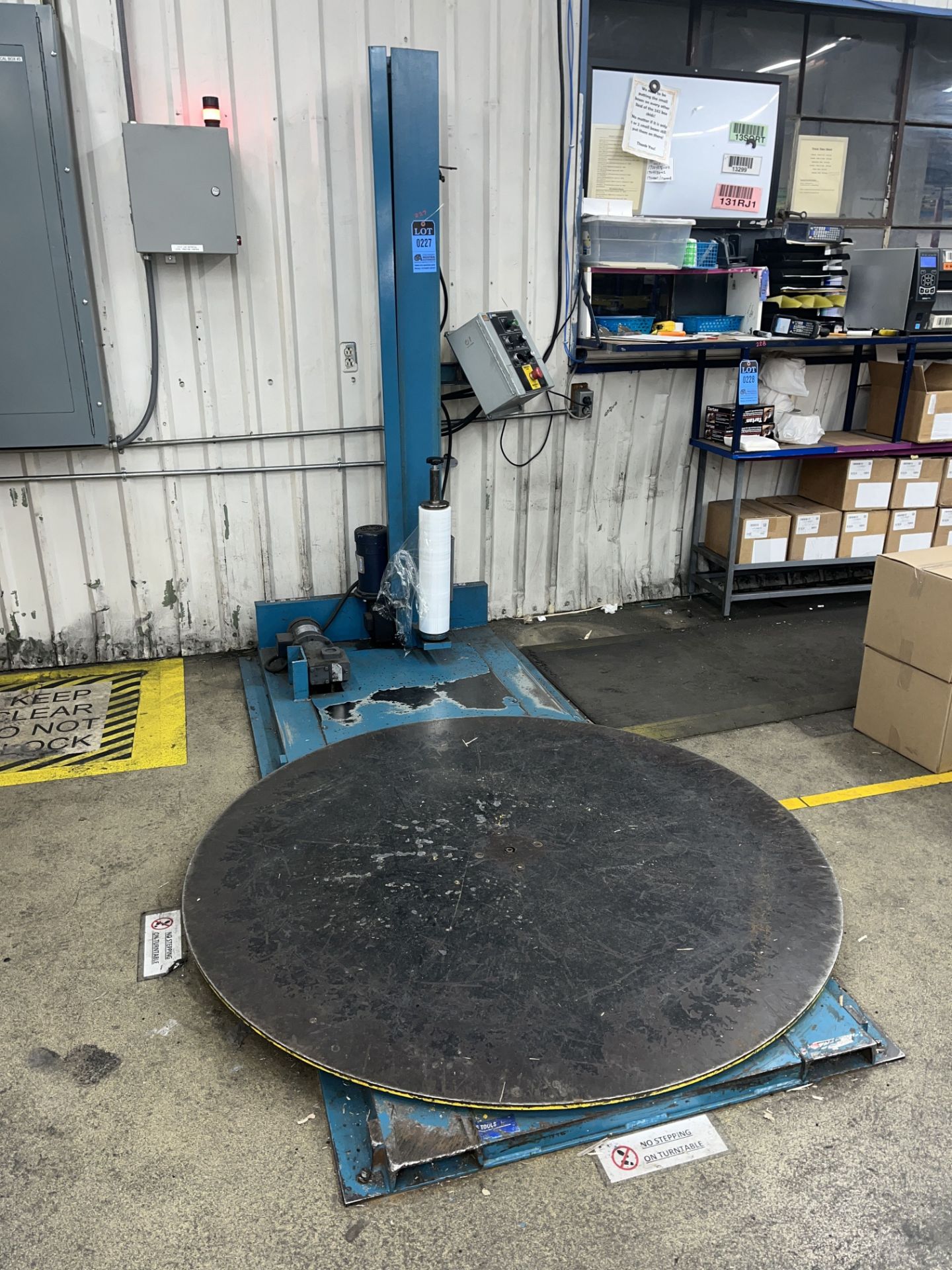 ADVANCE MODEL SWSL30F SHRINK WRAP MACHINE; S/N 4141570807, 60" DIAMETER OF TABLE, 1/2 HP, LEESON