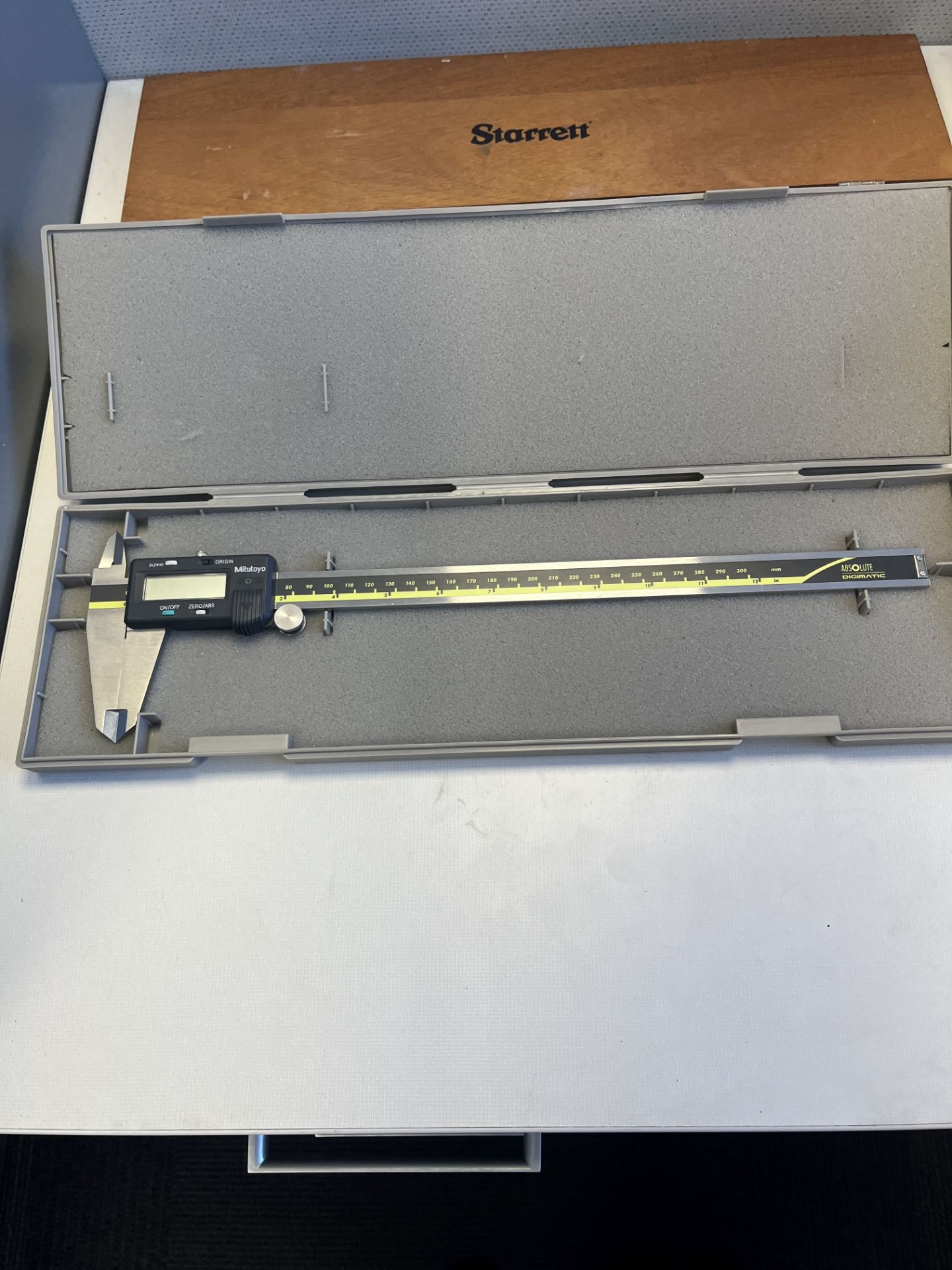 14" STARRETT VERNIER CALIPER, 12" MITUTOYO DIGITAL CALIPER - Image 4 of 5