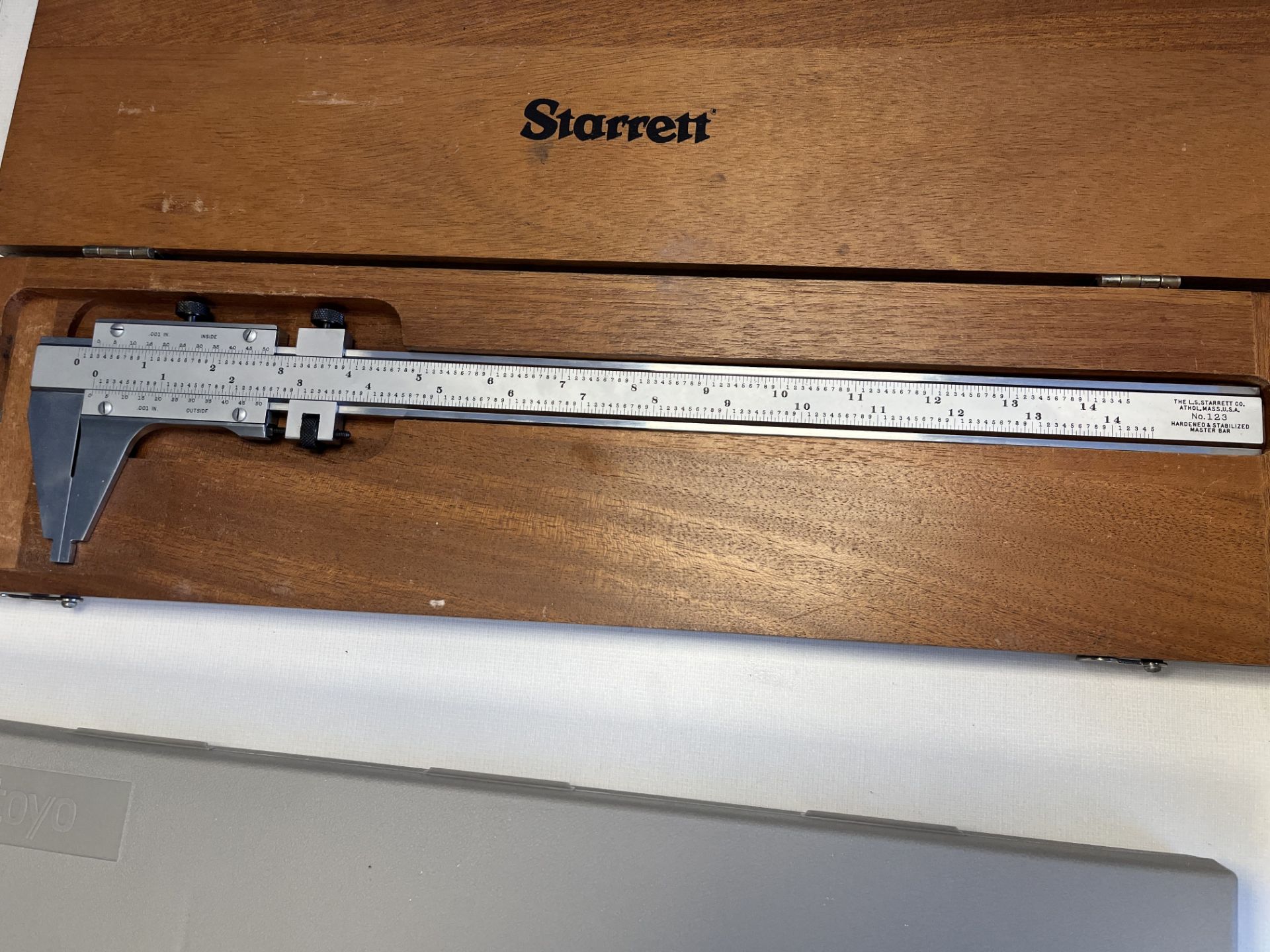 14" STARRETT VERNIER CALIPER, 12" MITUTOYO DIGITAL CALIPER - Image 3 of 5