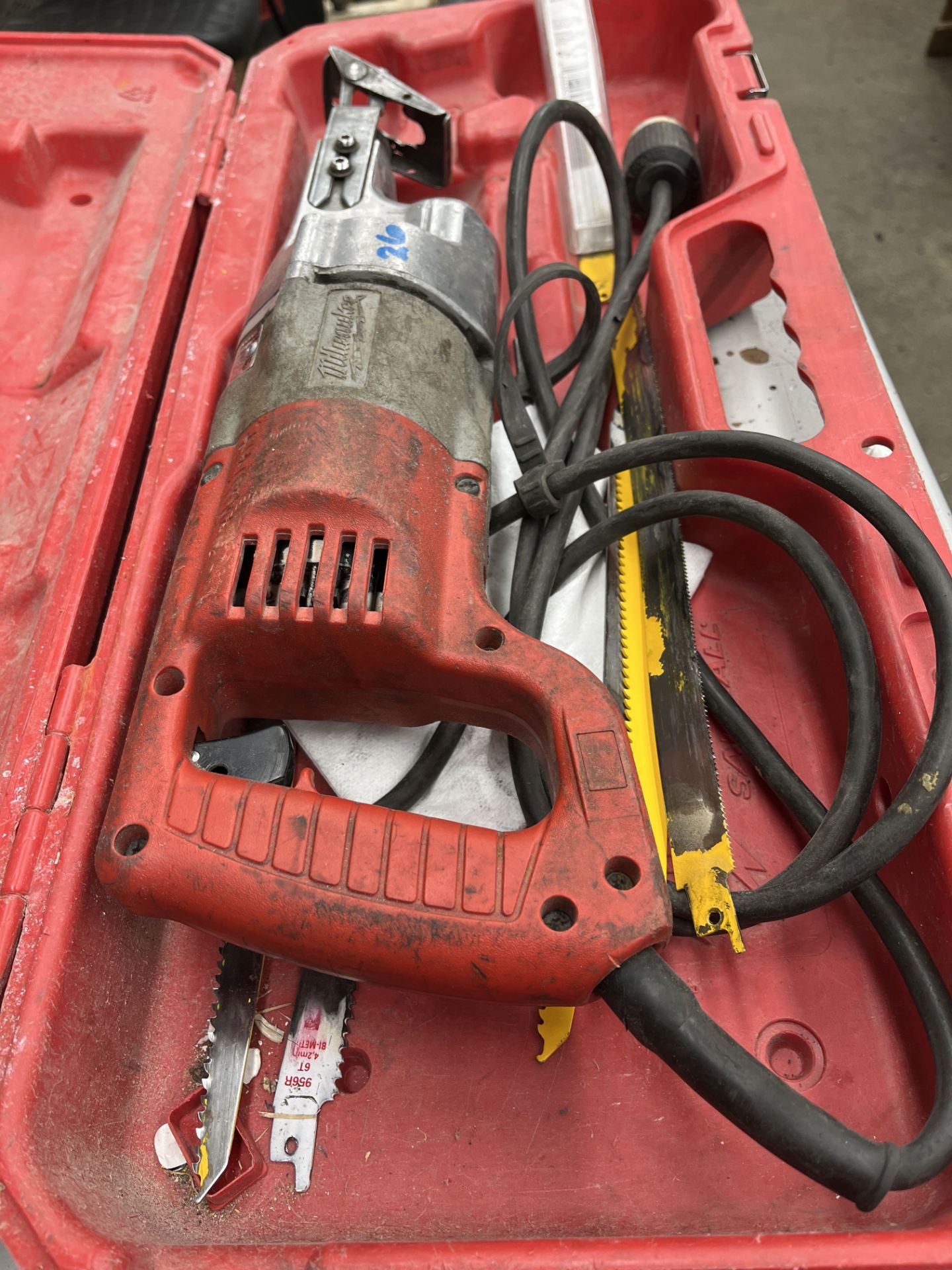 MILWAUKEE MODEL 6509-21 SAWZALL RECIPROCATING POWER SAW;S /N 96ZE602320675, 60/120 VOLT IN CASE - Image 4 of 5