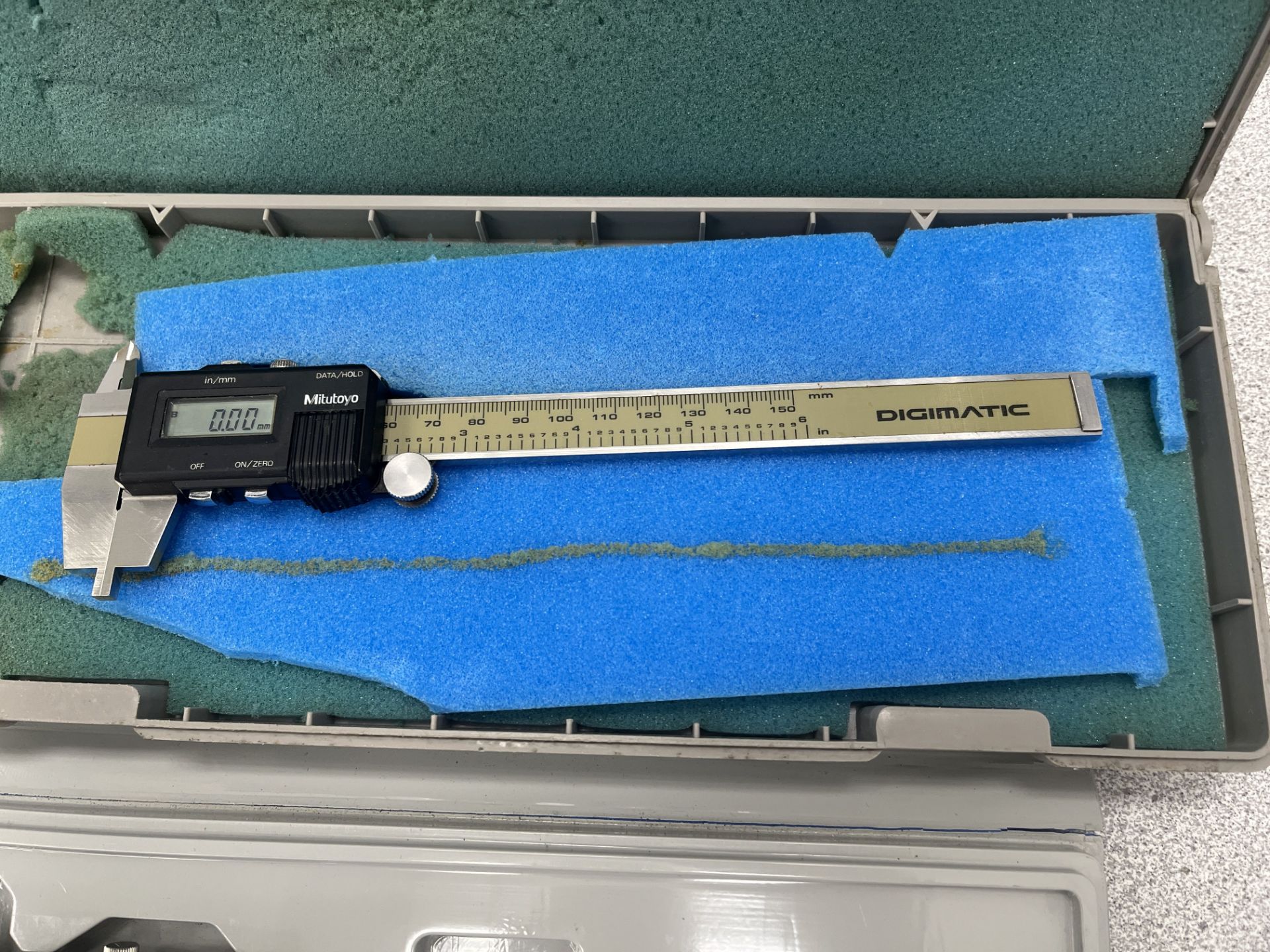 5" MITUTOYO AND 6" FOWLER DIGITAL CALIPERS - Image 3 of 4