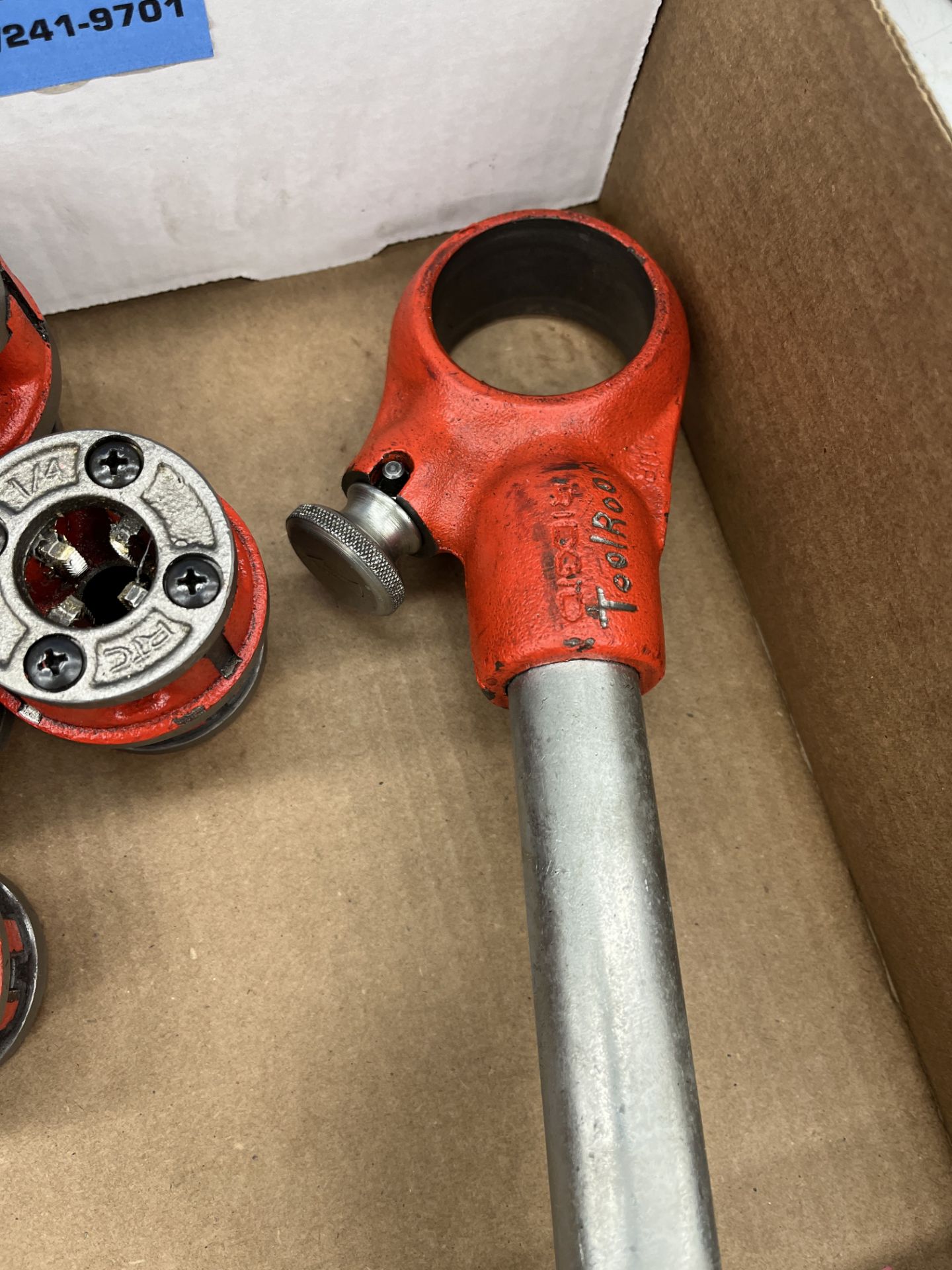 RIDGID PIPE DIE WRENCHES WITH 1", 3/4", 1/2", 3/8", 1/4", 1/8" DIE HEADS - Image 5 of 5