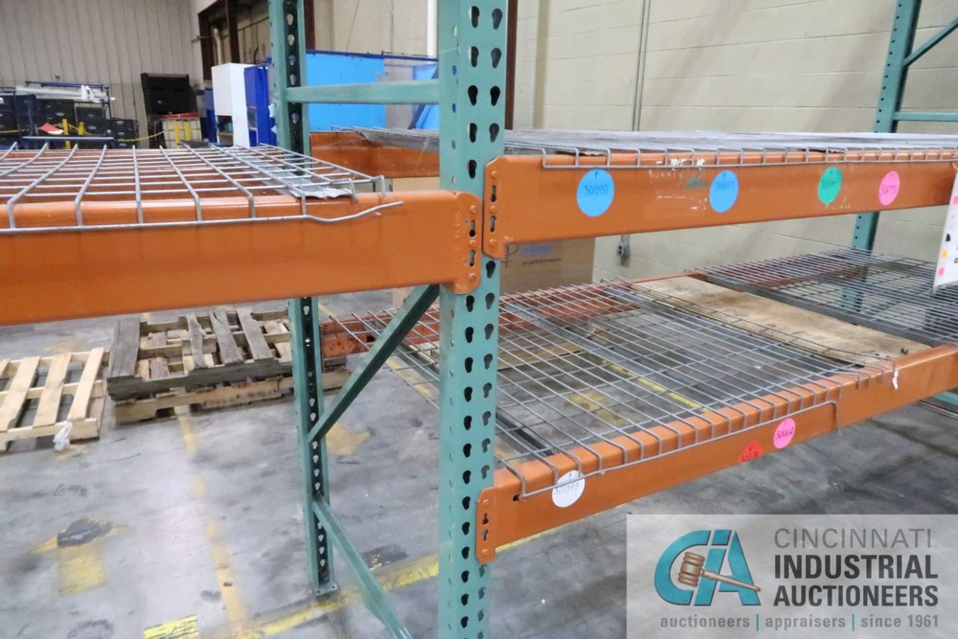 SECTIONS 108" X 42" X 192" ADJUSTABLE BEAM PALLET RACK, (3) UPRIGHTS, (16) CROSSBEAMS, (14) WIRE - Image 2 of 3