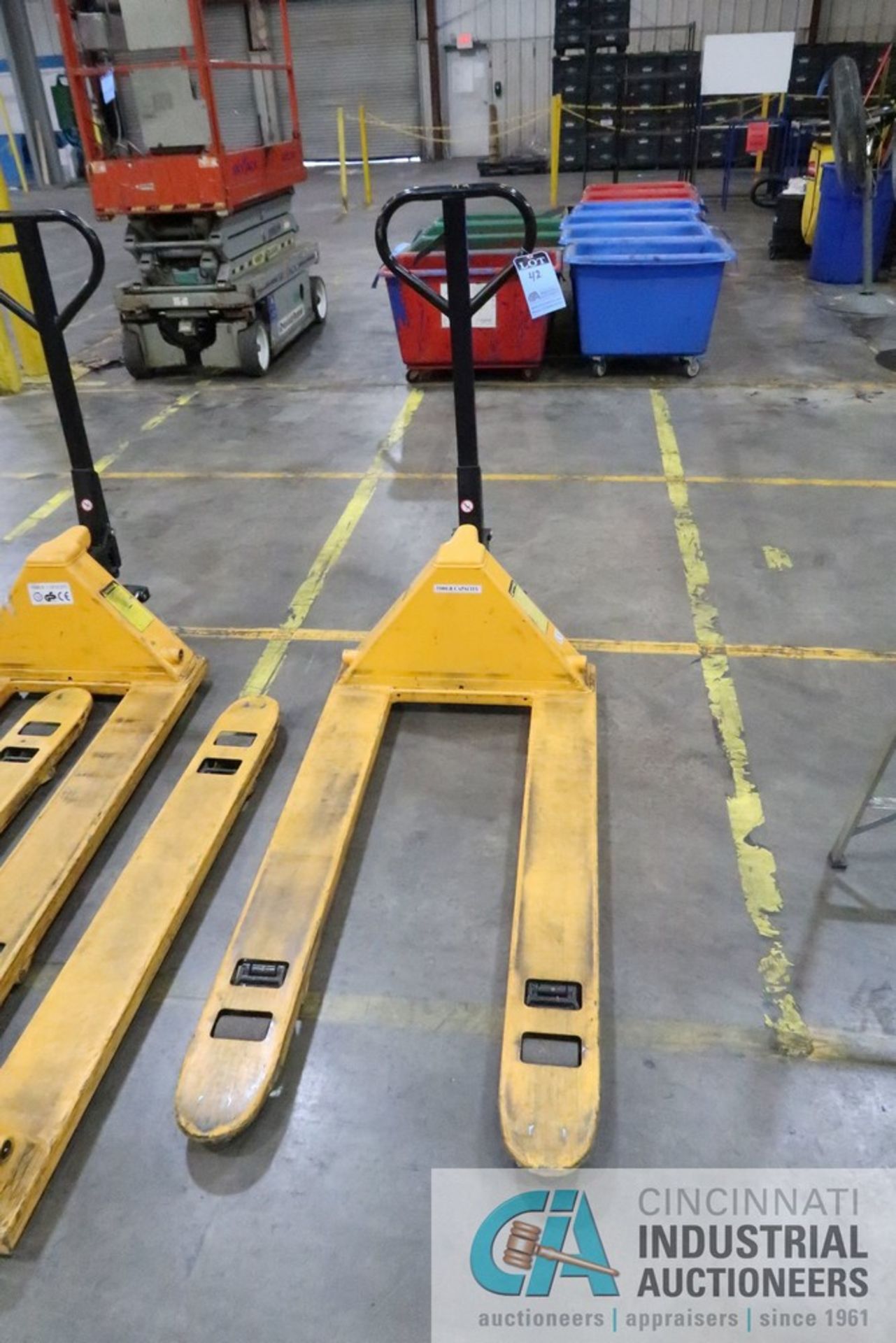 5,500 LB. PALLET TRUCK