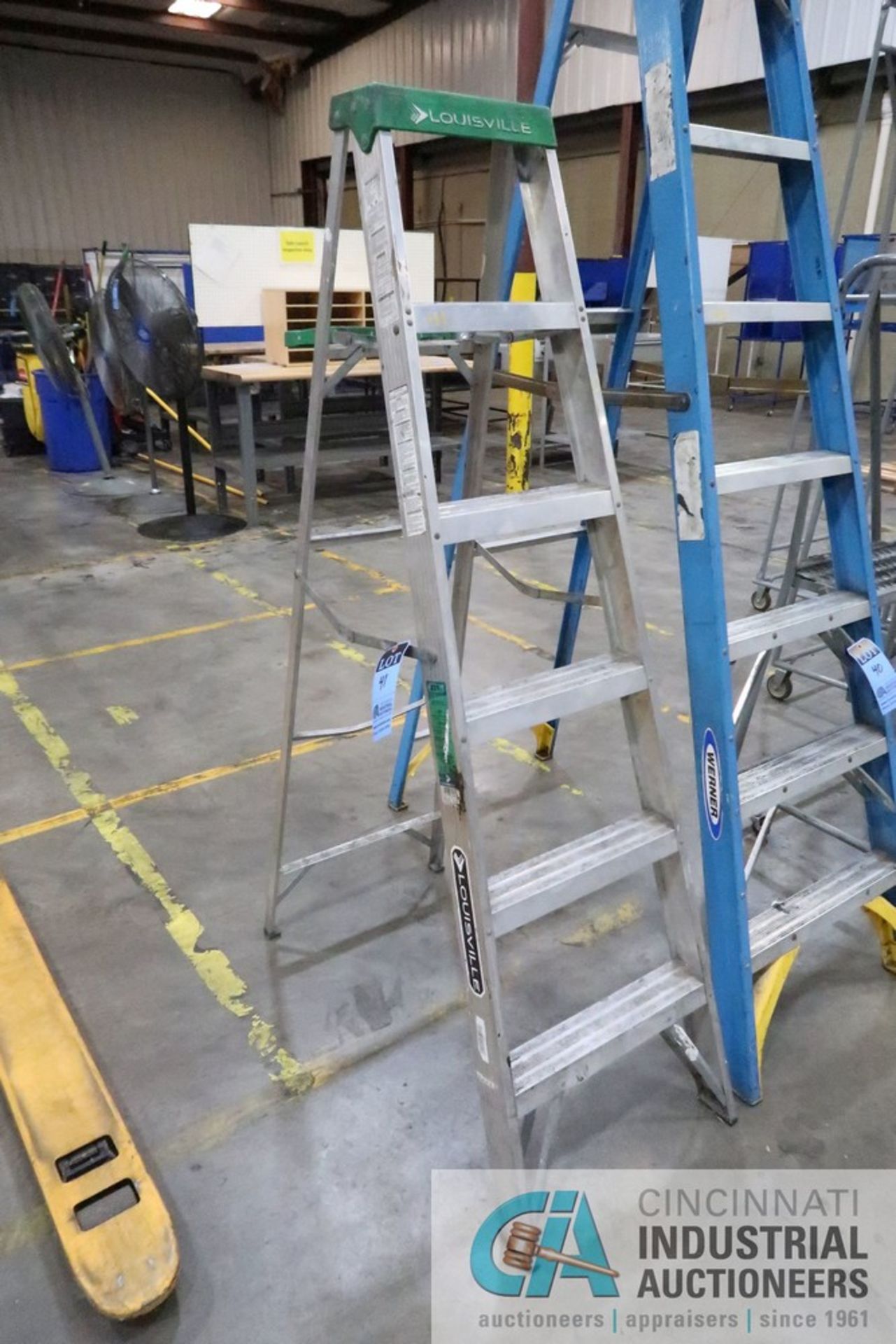 6' LOUISVILLE ALUMINUM LADDER