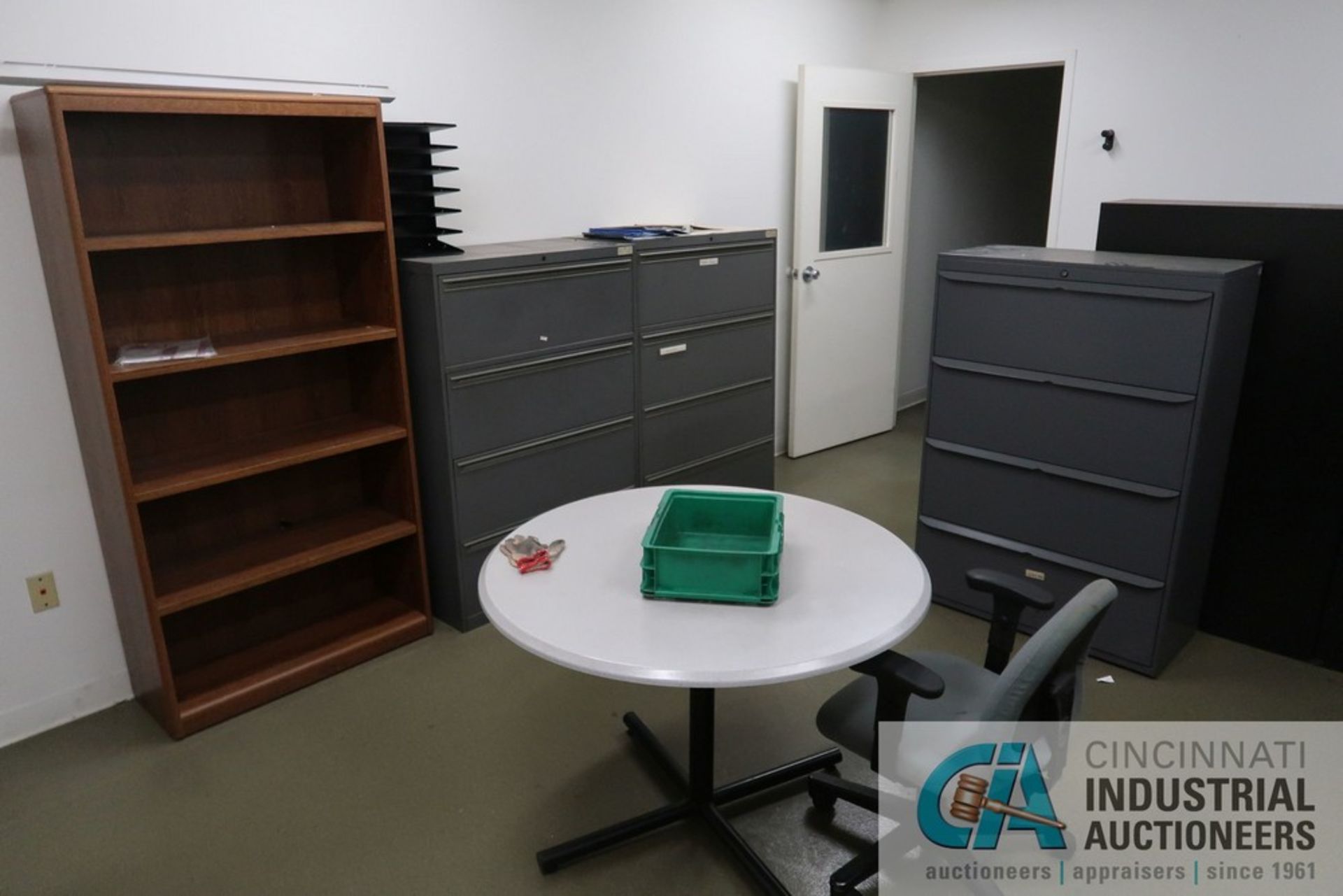 (LOT) CONTENTS OF OFFICE INCLUDING DESK, TABLE WITH (2) CHAIRS, (6) 4-DRAWER LATERAL CABINETS, (3) - Image 2 of 5