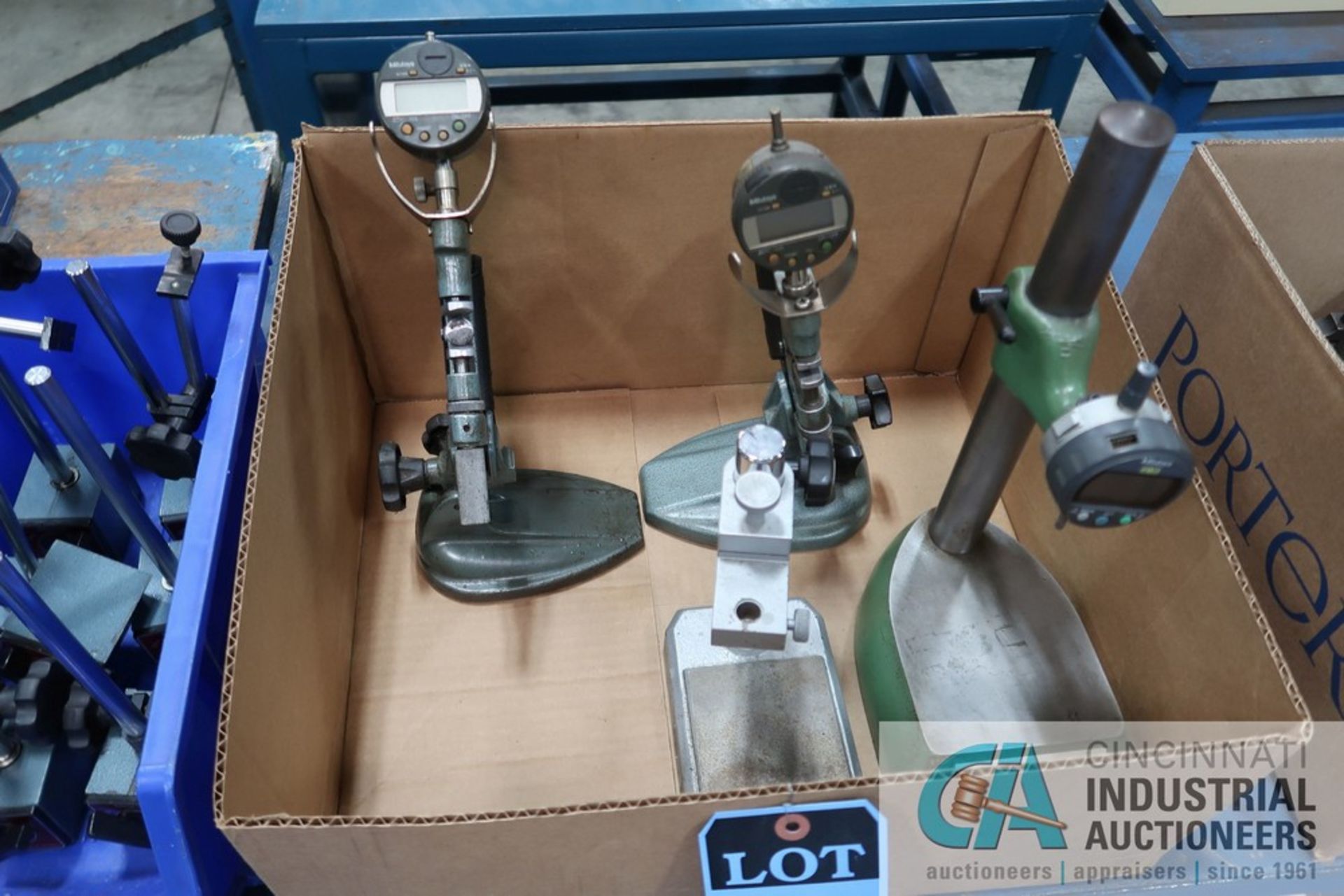 (LOT) MISCELLANEOUS DIGITAL SNAP GAGES AND INDICATOR STANDS