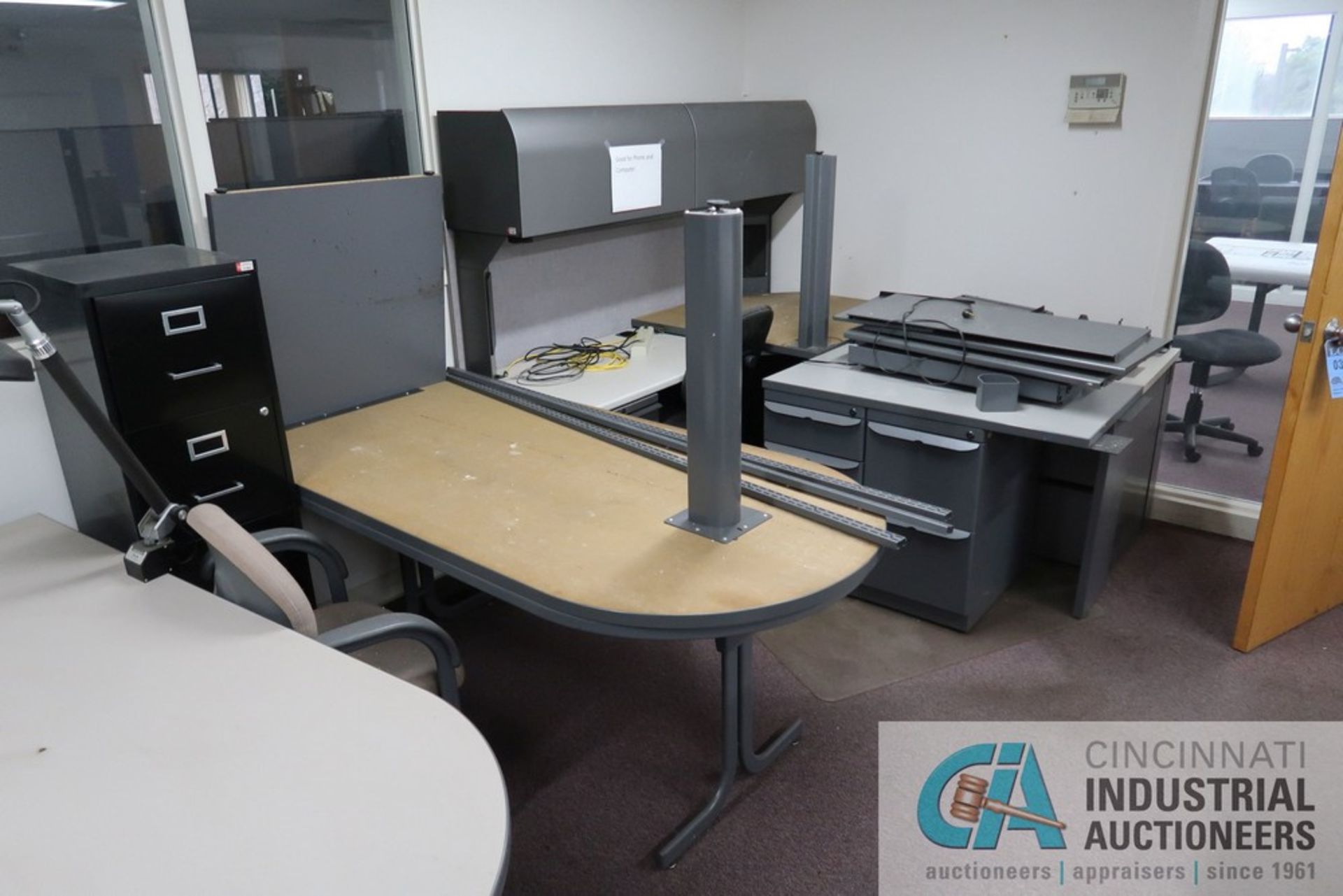 (LOT) CONTENTS OF OFFICE INCLUDING (3) U-SHAPED DESKS, 10' LONG X 6' WIDE TABEL WITH (4) 5-DRAWER - Image 2 of 5