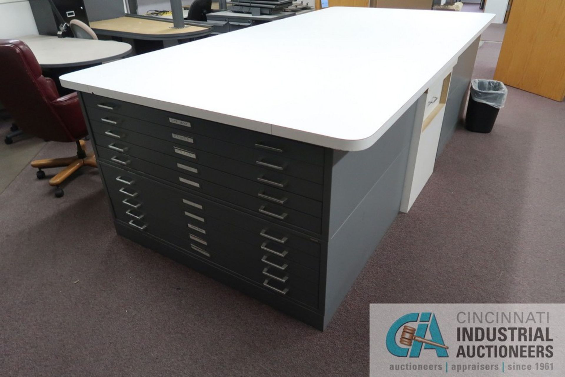 (LOT) CONTENTS OF OFFICE INCLUDING (3) U-SHAPED DESKS, 10' LONG X 6' WIDE TABEL WITH (4) 5-DRAWER - Image 5 of 5