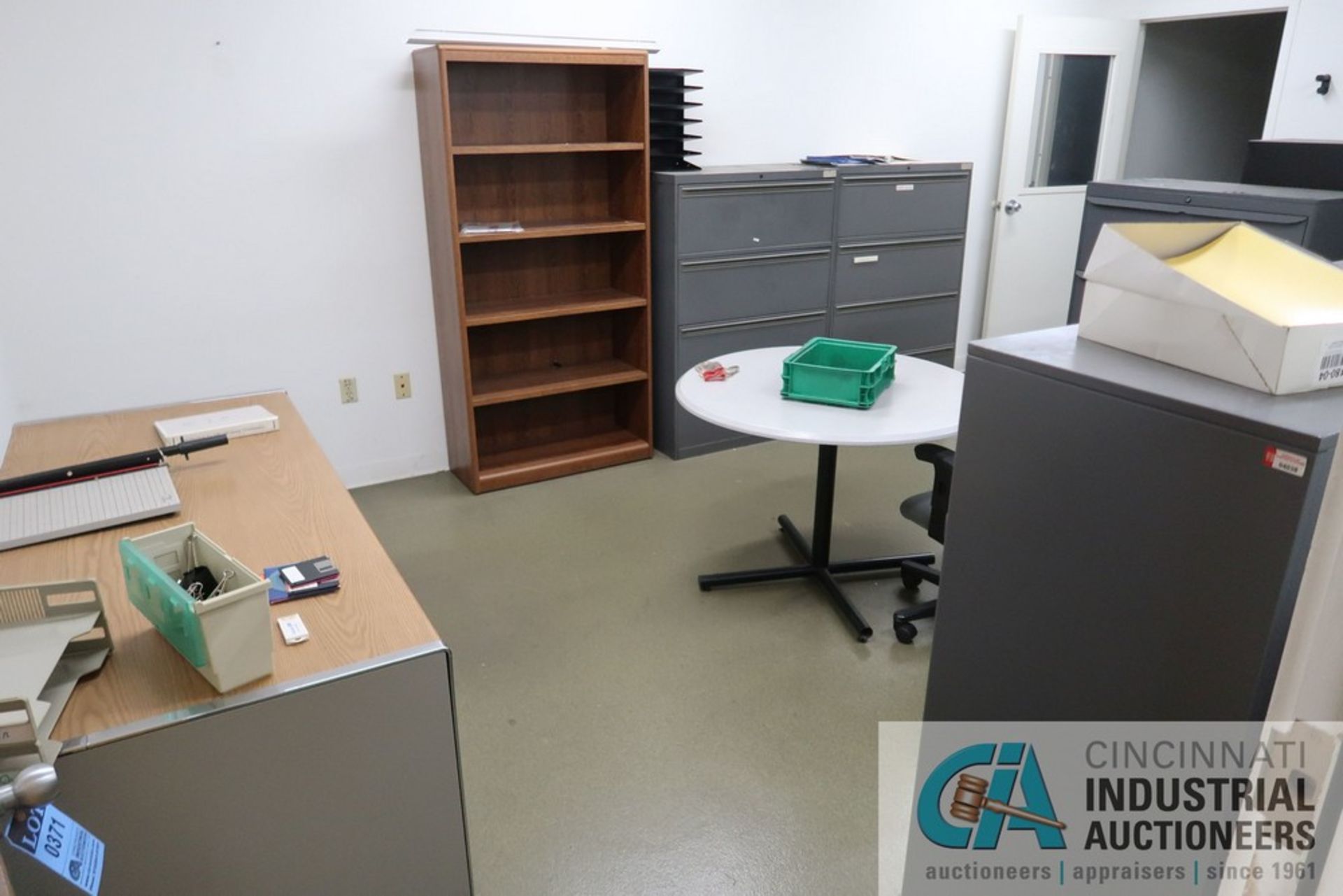 (LOT) CONTENTS OF OFFICE INCLUDING DESK, TABLE WITH (2) CHAIRS, (6) 4-DRAWER LATERAL CABINETS, (3)
