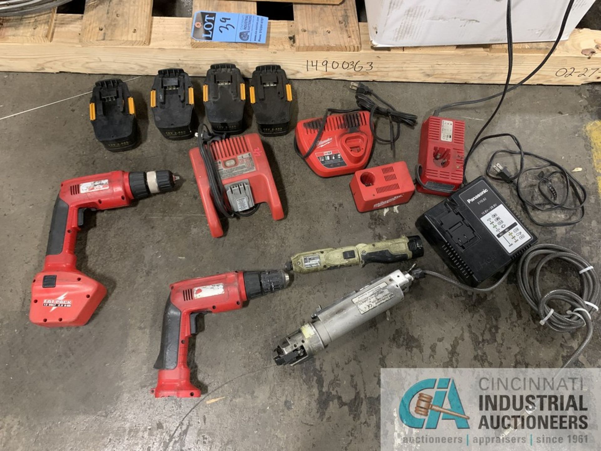 (LOT) SKIDS W/ (3) FANS & CORDLESS TOOL CHARGERS - Image 2 of 4