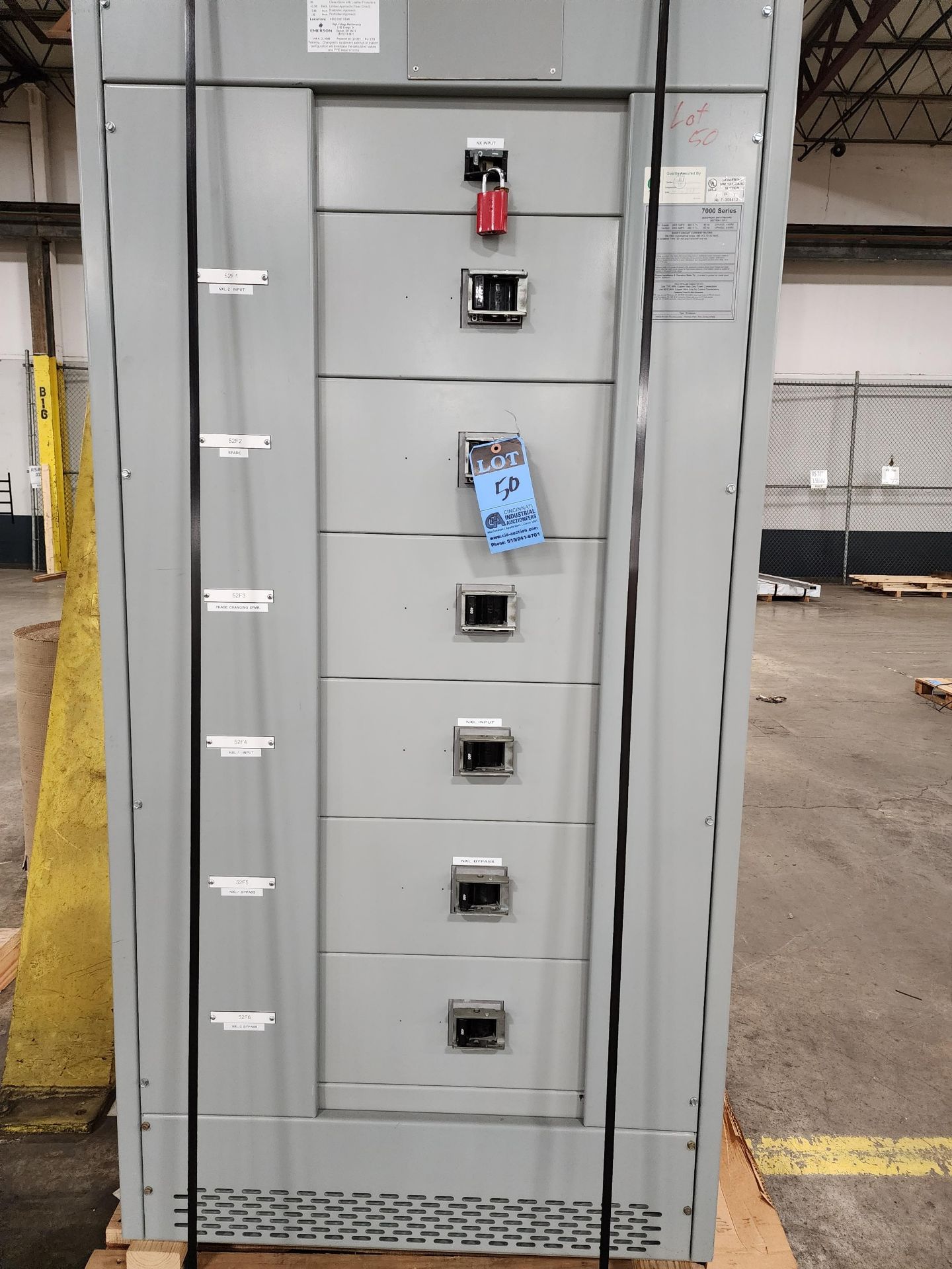 2,000 AMP EMERSON MODEL ASCO 7000 POWER TRANSFORMER SWITCH; (1) MASTER SWITCH & (6) 400 AMP BREAKERS - Image 4 of 5
