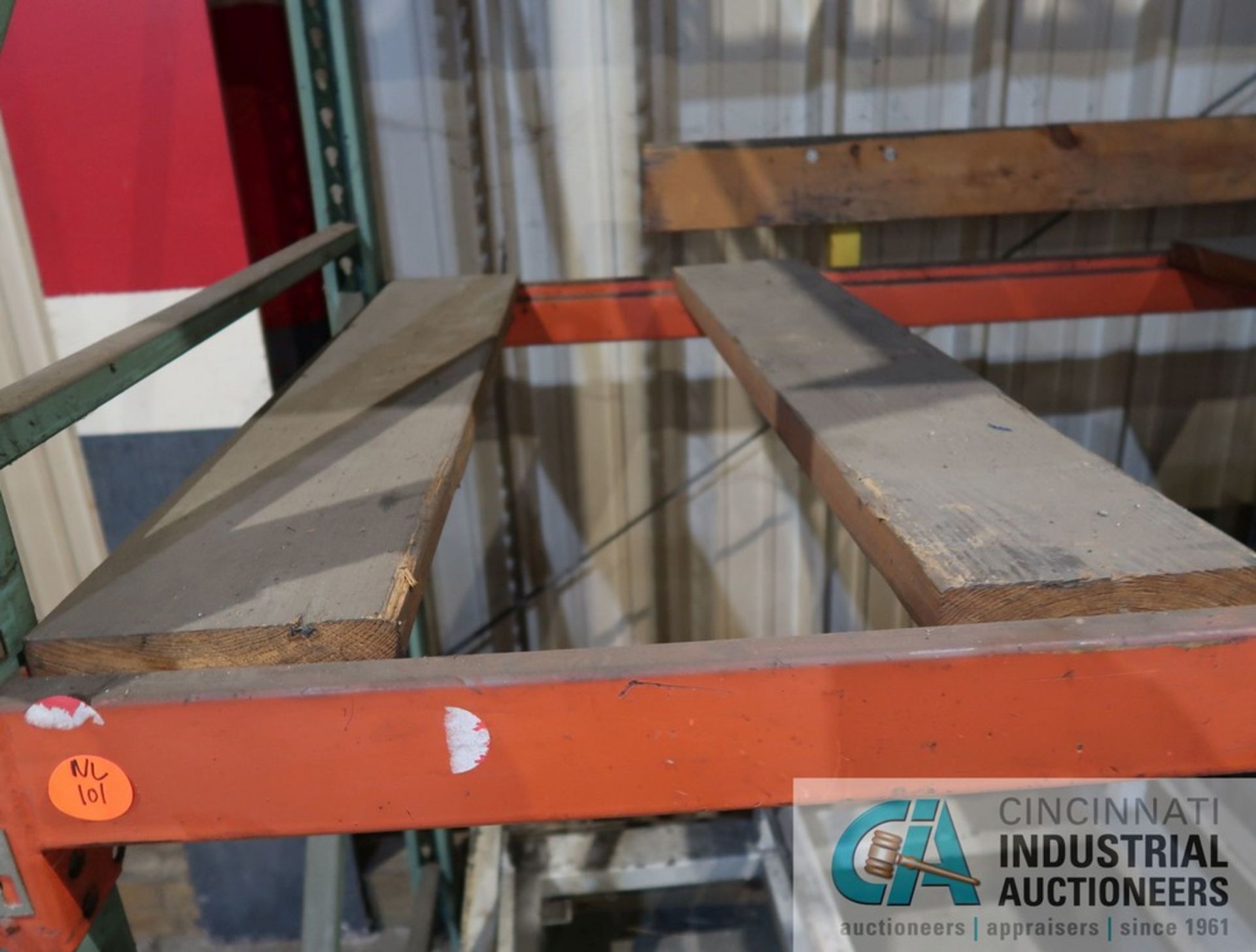 SECTIONS 42" X 102" X 16" HIGH PALLET RACK, (5) UPRIGHTS, (32) 3" FACE CROSSBEAMS, WOOD CROSS - Image 3 of 6