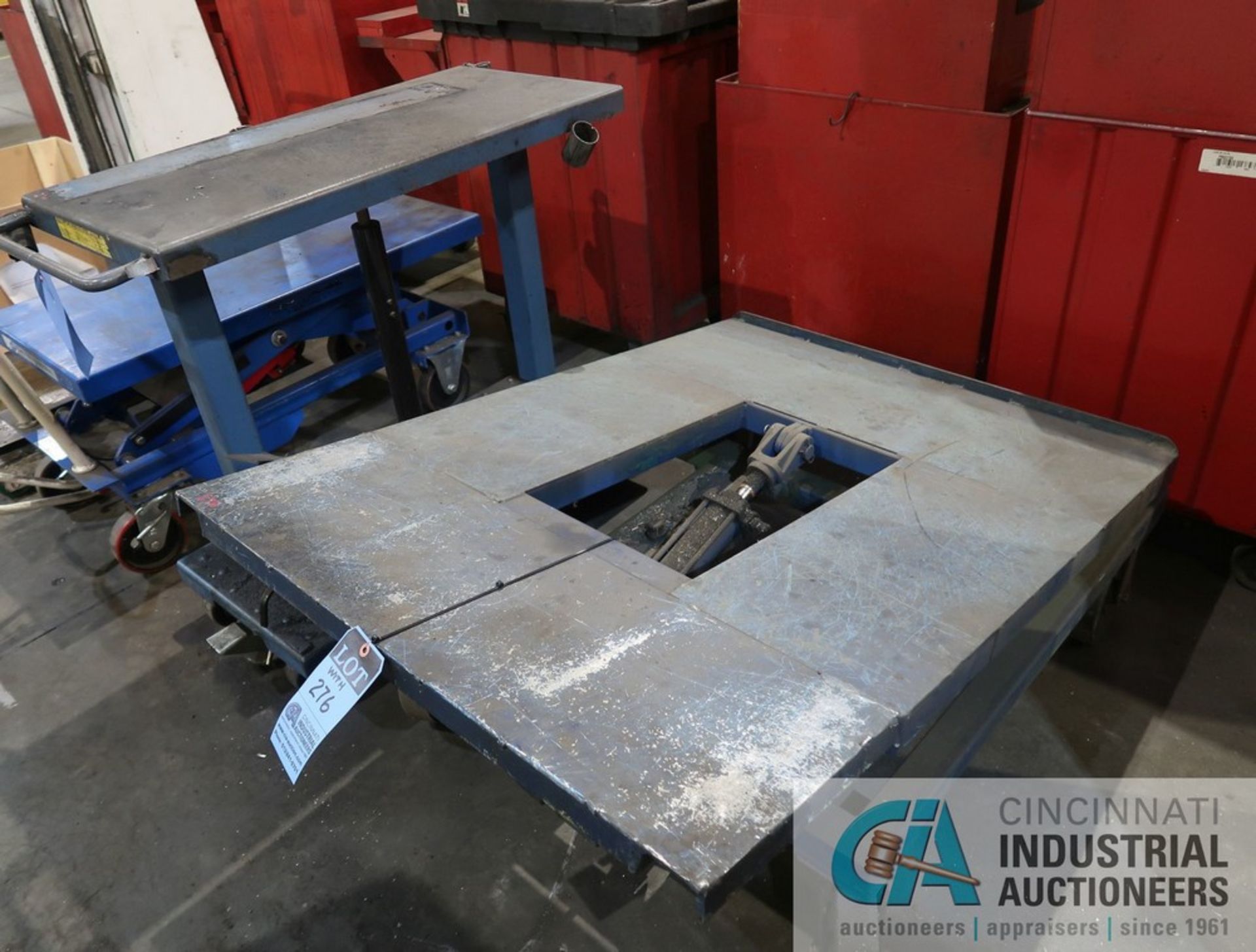 CAPACITY UNKNOWN MANUAL HYDRAULIC LIFT TABLE WITH MANUAL HYDRAULIC TILT TABLE - Image 2 of 2