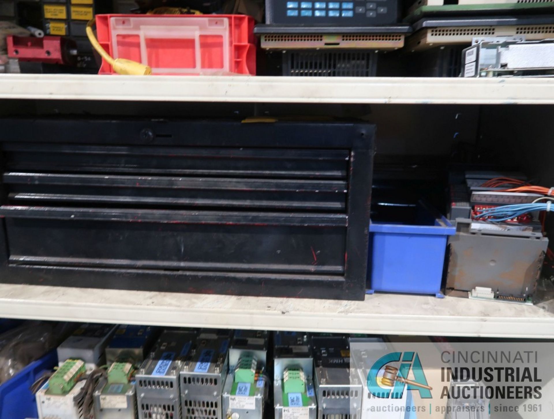 (LOT) MISCELLANEOUS USED POWER DRIVE MODULE CONTROL PANELS AND OTHER RELATED ITEMS WITH STORAGE - Image 3 of 4