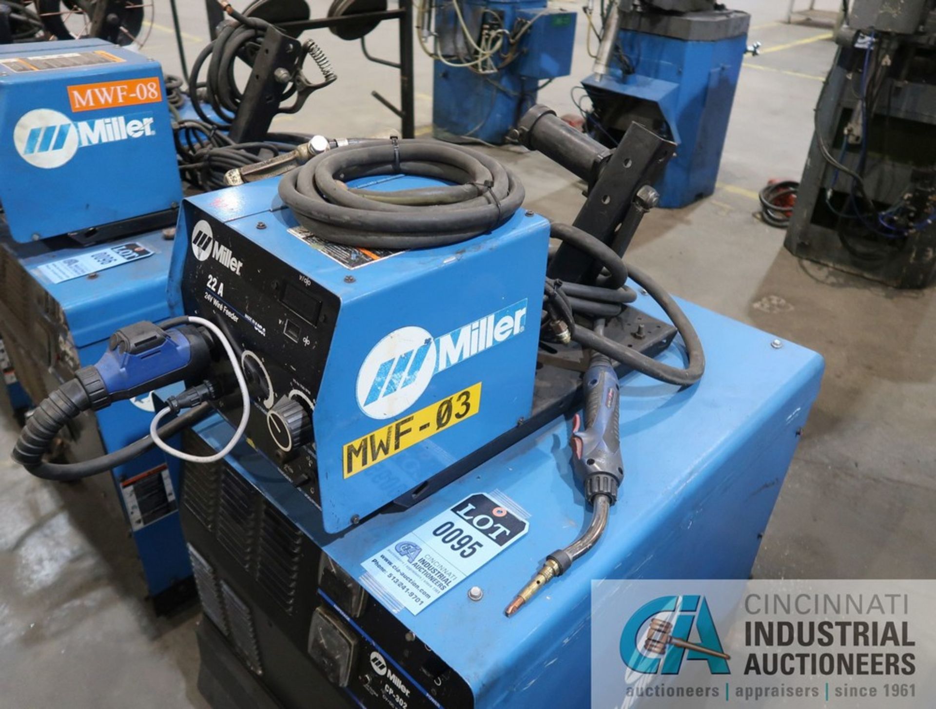 300 AMP MILLER CP-302 CV-DC WELDING POWER SOURCE; S/N LB330866, WITH MILLER 22A 24 VOLT WIRE FEEDER - Image 5 of 5