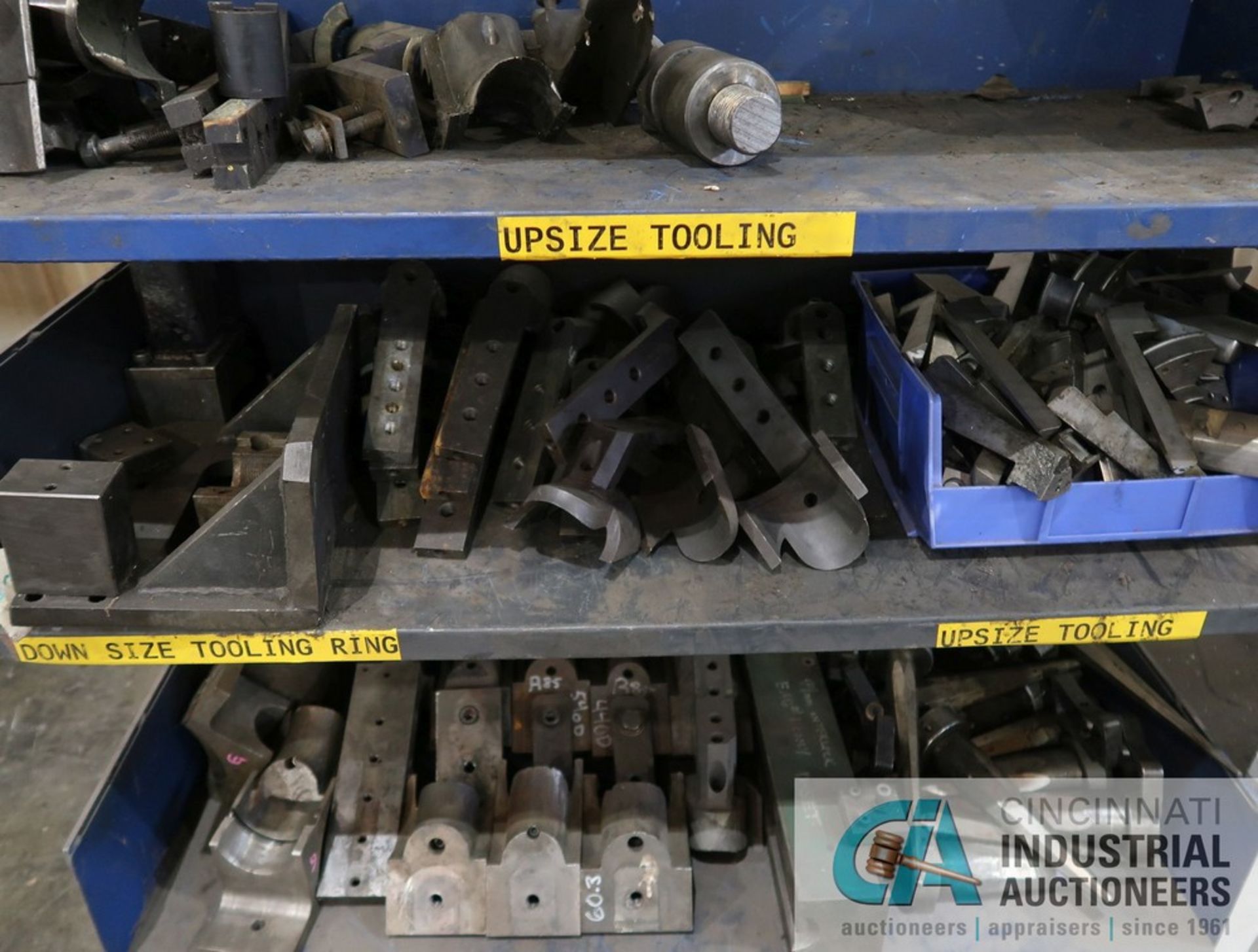 (LOT) MISCELLANEOUS SIZE UNIVERSAL TUBE BENDING TOOLING WITH VARI-TUFF CART **SEE PHOTOS** - Image 4 of 5
