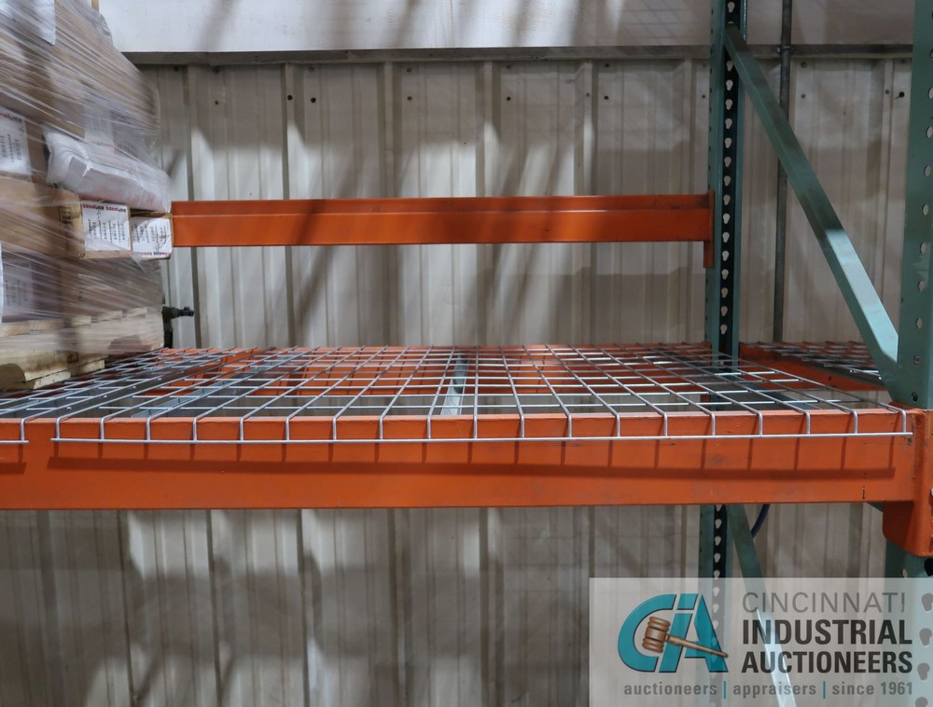 SECTIONS 42" X 144" X 26' PALLET RACK, (4) UPRIGHTS, (24) 5" FACE CROSSBEAMS, WIRE DECKING - Image 3 of 5