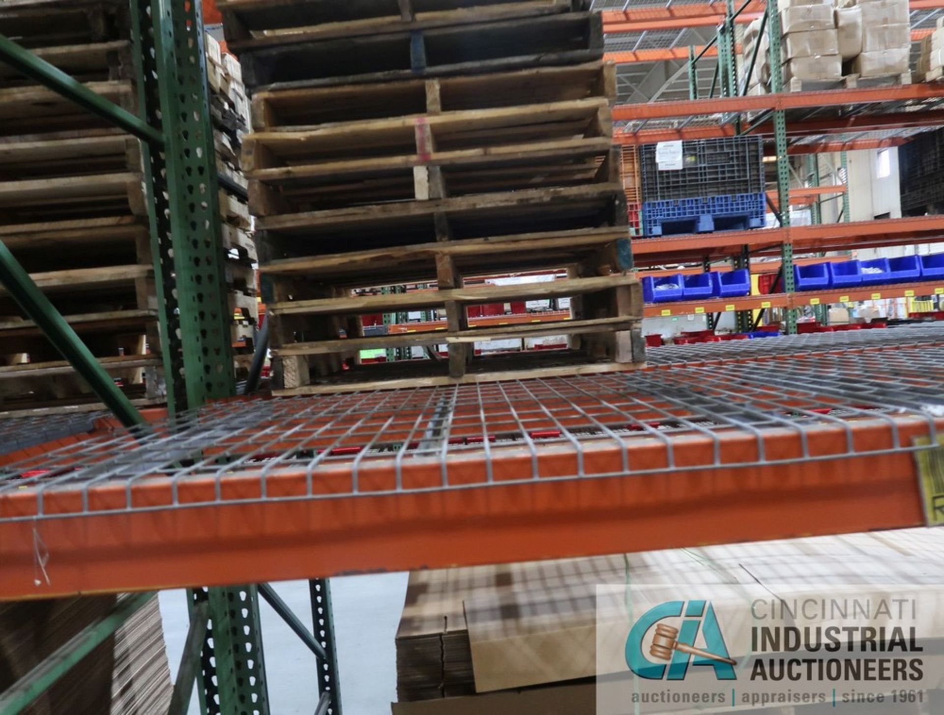 SECTIONS 42" X 144" X 16' PALLET RACK, (7) UPRIGHTS, (36) 5" FACE CROSSBEAMS, WIRE DECKING - Image 4 of 7