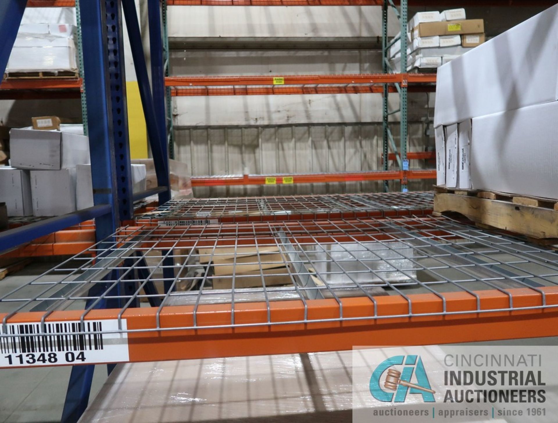 SECTIONS 42" X 144" X 26" PALLET RACK, (6) UPRIGHTS, (40) 3" FACE CROSSBEAMS, WIRE DECKING - Image 3 of 6