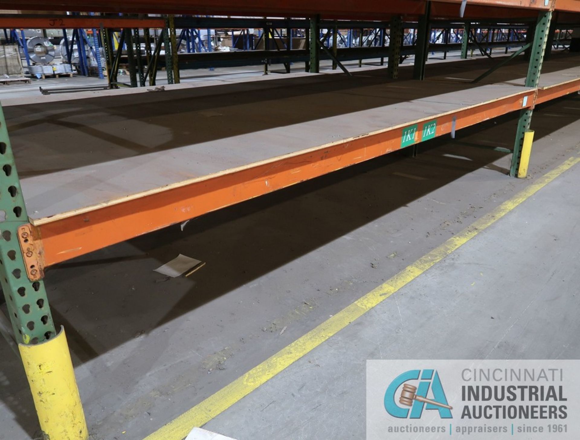 SECTIONS 42" X 144" Z 16' PALLET RACK, (8) UPRIGHTS, 984) 5" FACE CROSSBEAMS WITH 96" STEEL DECK - Image 4 of 7