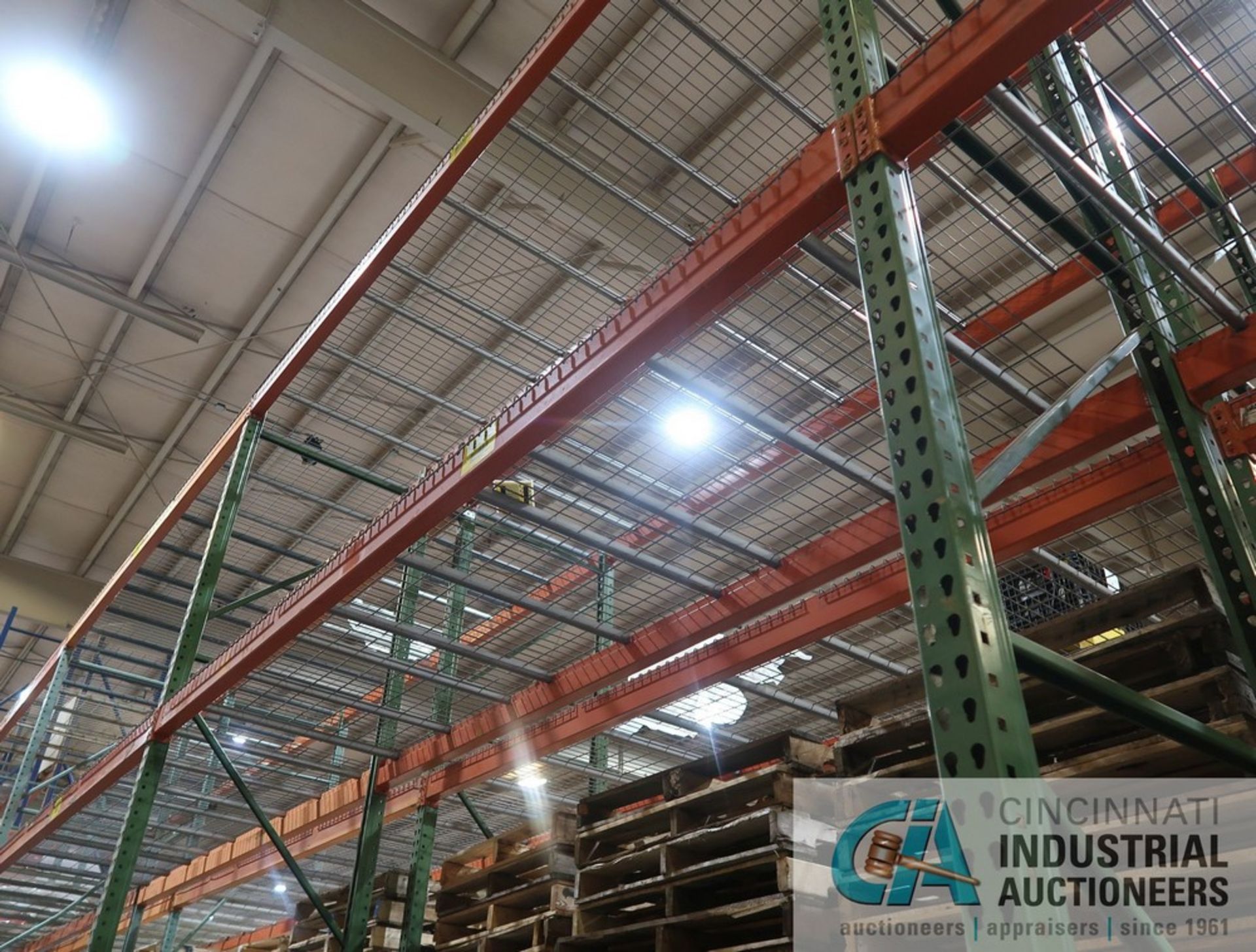 SECTIONS 42" X 144" X 16' PALLET RACK, (7) UPRIGHTS, (36) 5" FACE CROSSBEAMS, WIRE DECKING - Image 5 of 7