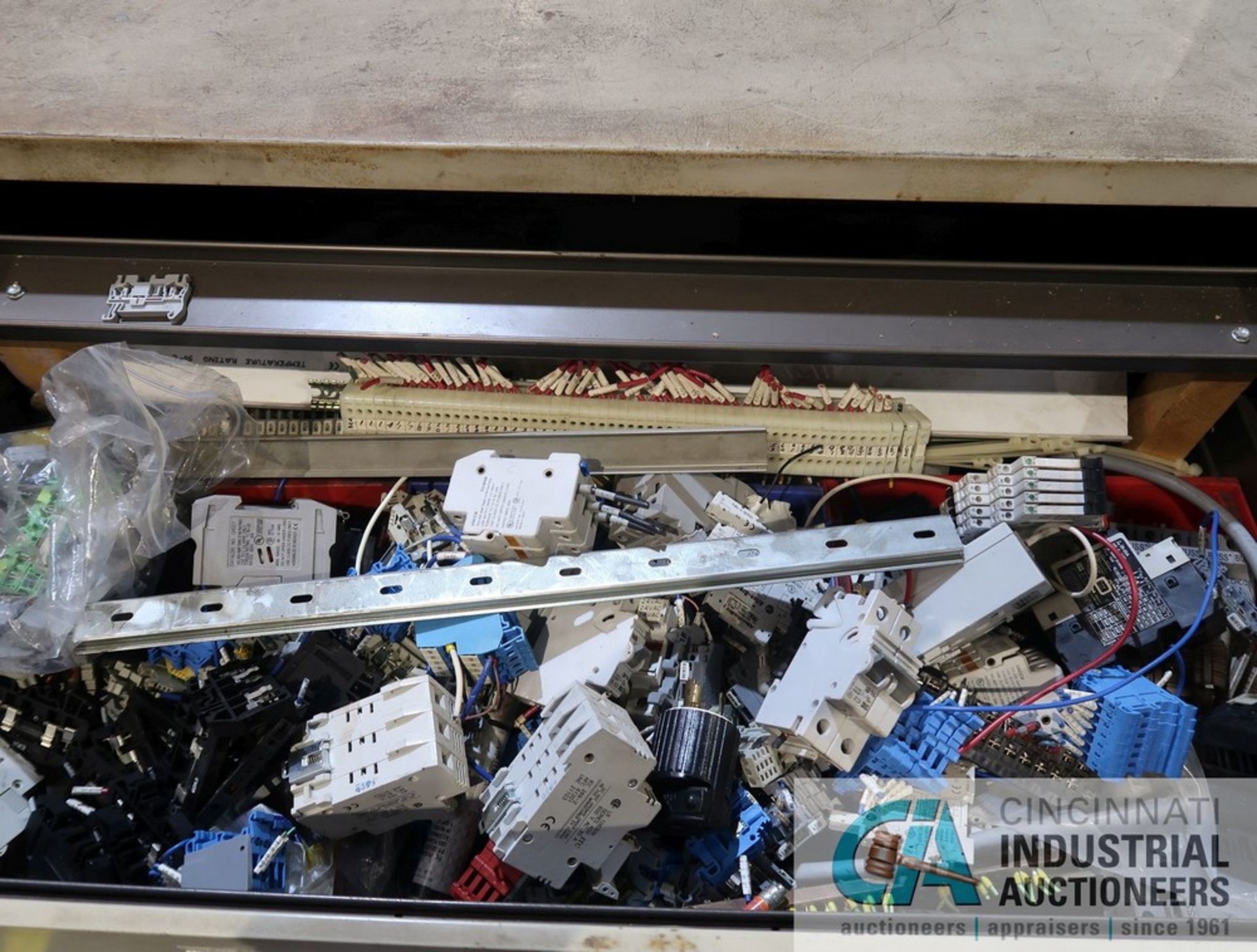 (LOT) MISCELLANEOUS MFG'S USED POWER SUPPLY MODULES AND OTHER RELATED ITEMS WITH FOUR-DRAWER LATERAL - Image 2 of 5