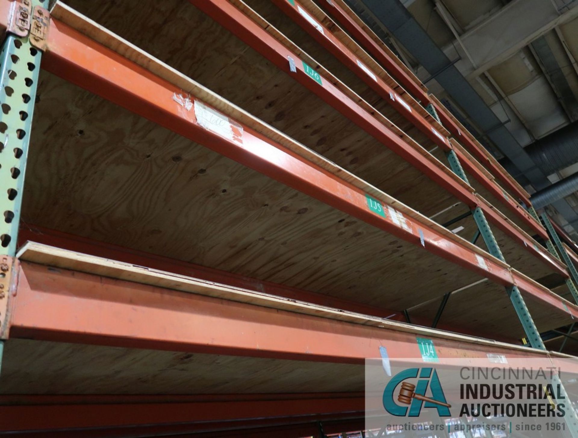 SECTIONS 42" X 144" Z 16' PALLET RACK, (8) UPRIGHTS, 984) 5" FACE CROSSBEAMS WITH 96" STEEL DECK - Image 6 of 7