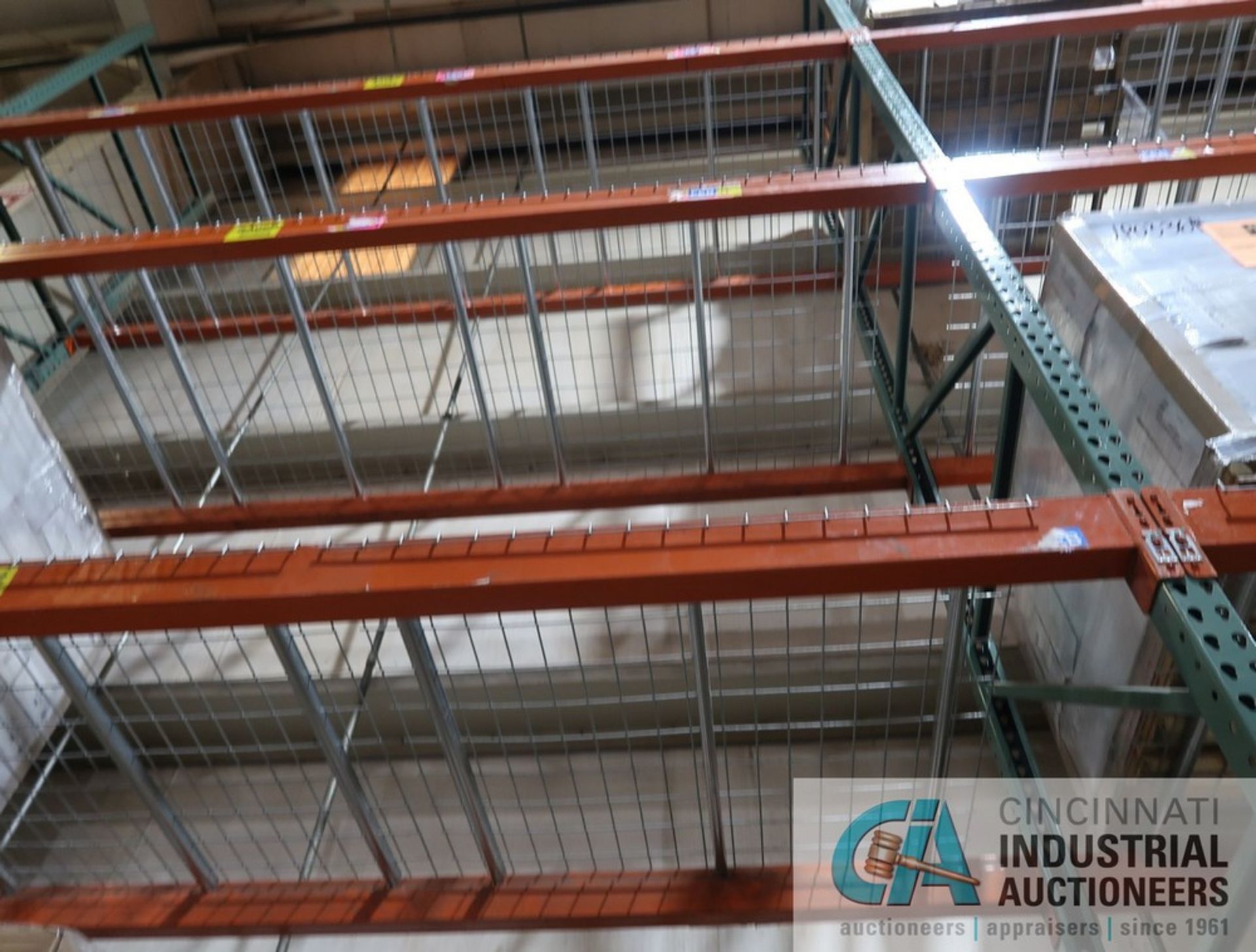 SECTIONS 42" X 144" X 26' PALLET RACK, (4) UPRIGHTS, (24) 5" FACE CROSSBEAMS, WIRE DECKING - Image 4 of 5