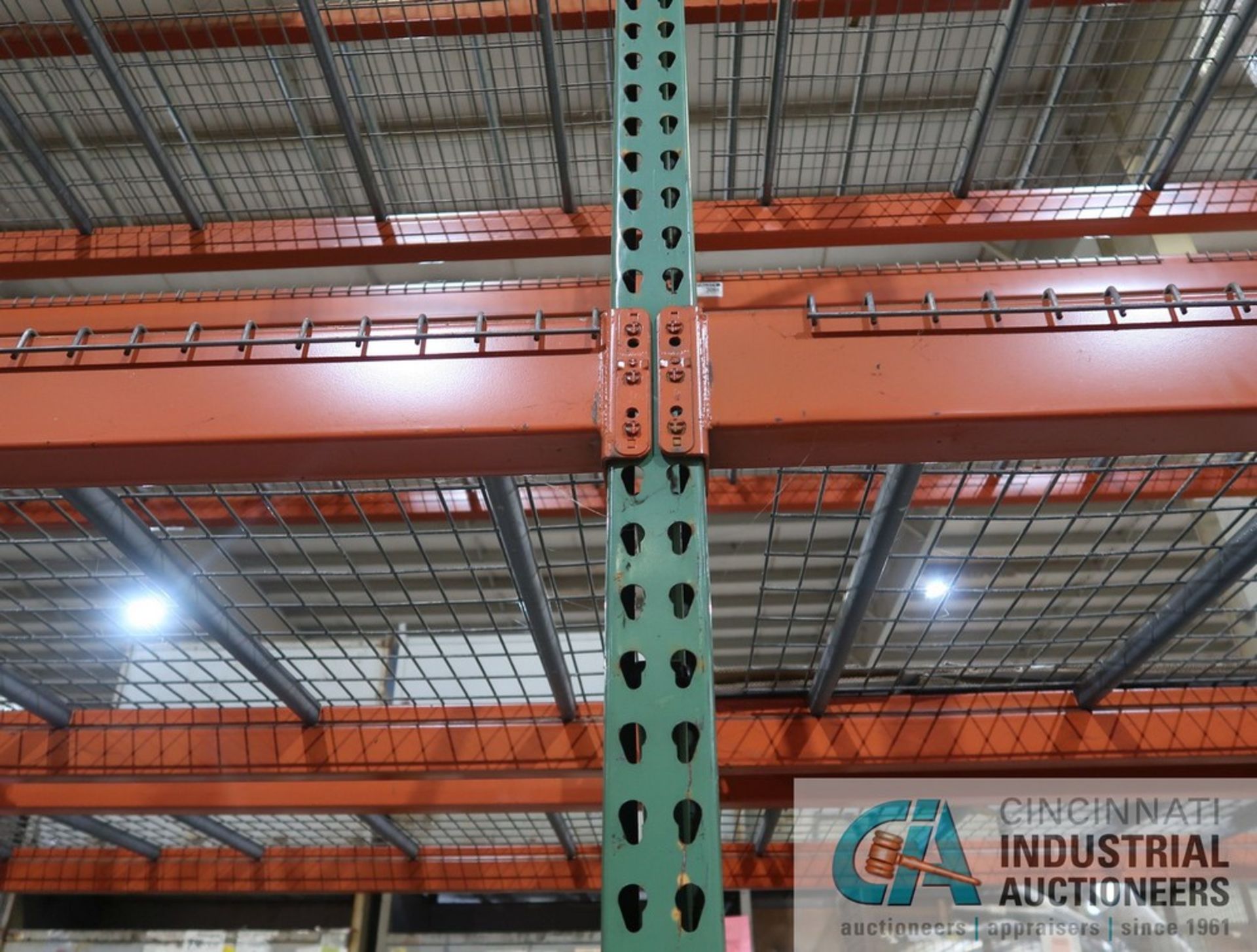 SECTIONS 42" X 144" X 16' PALLET RACK, (8) UPRIGHTS, (32) 5" FACE CROSSBEAMS, WIRE DECKING, (2) SIDE - Image 4 of 7