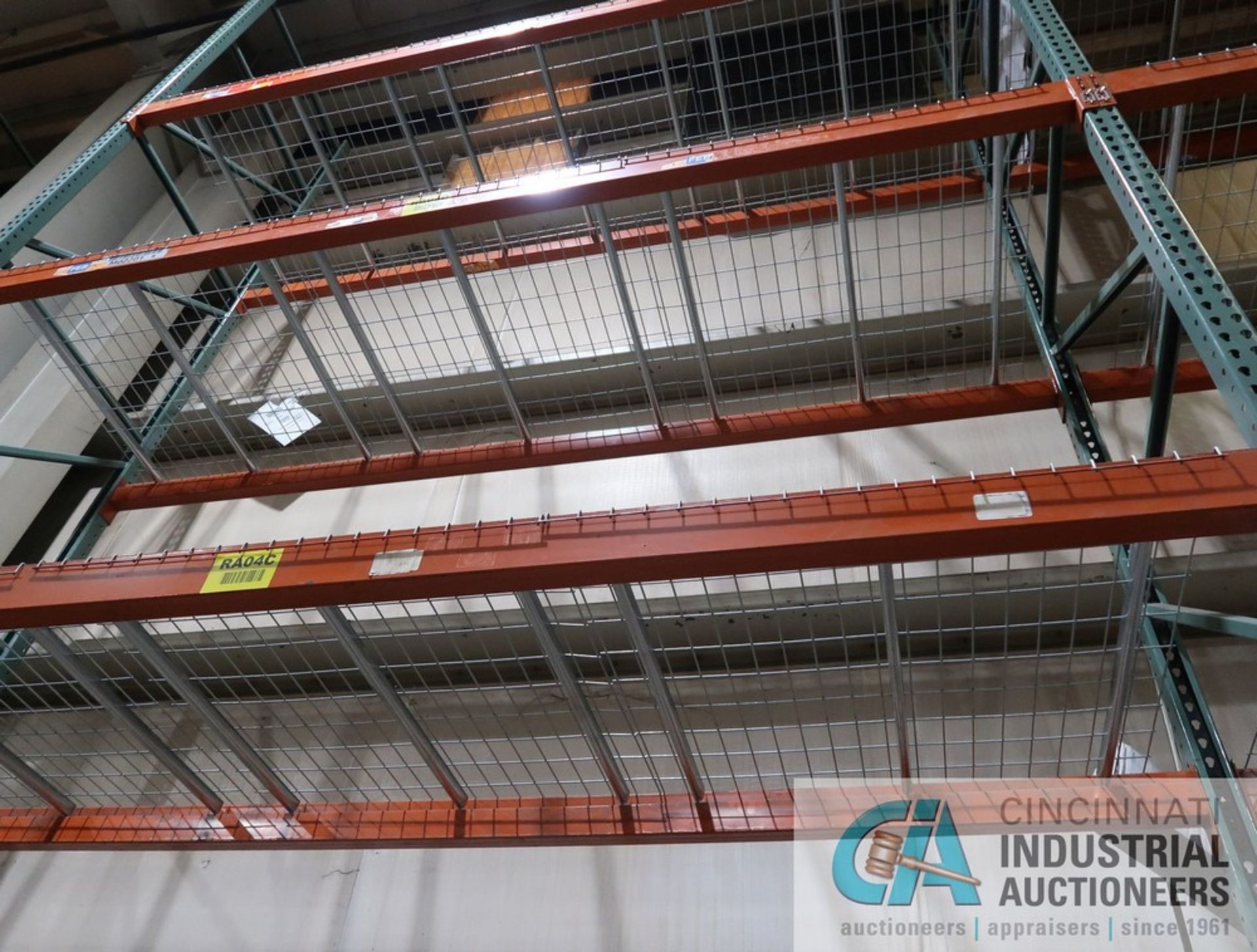SECTIONS 42" X 144" X 26' PALLET RACK, (3) UPRIGHTS, (16) 5" FACE CROSSBEAMS, WIRE DECKING - Image 4 of 5