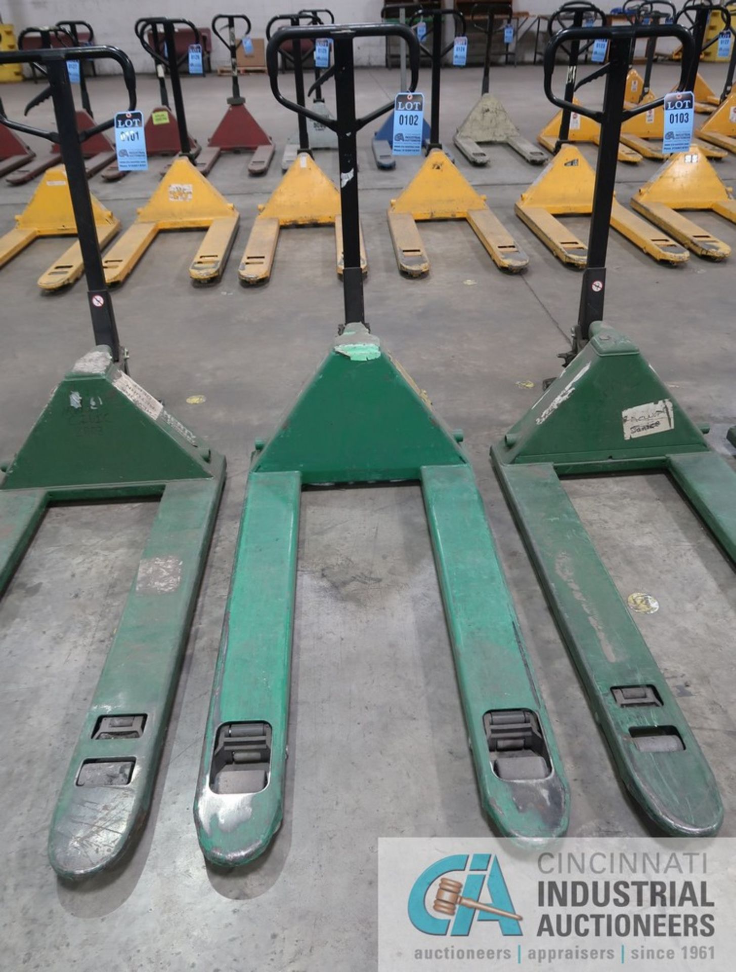 5,500 LB. CAPACITY DOUGHERTY HAND HYDRAULIC PALLET TRUCK