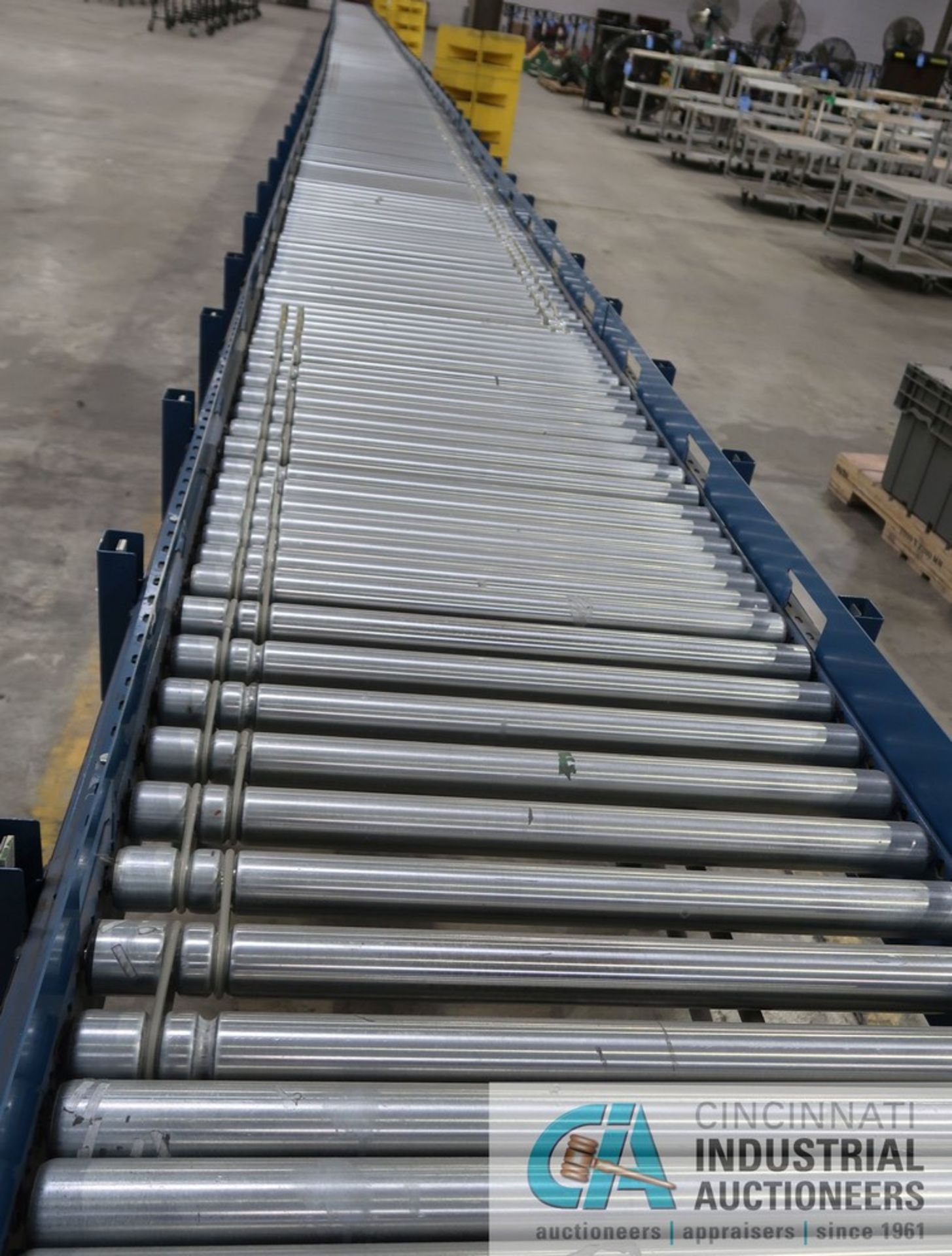 26" WIDE X 120' LONG AUTOMOTION ADJUSTABLE HEIGHT POWER ROLLER CONVEYOR WITH (1) SECTION 22" X 10' - Image 6 of 14