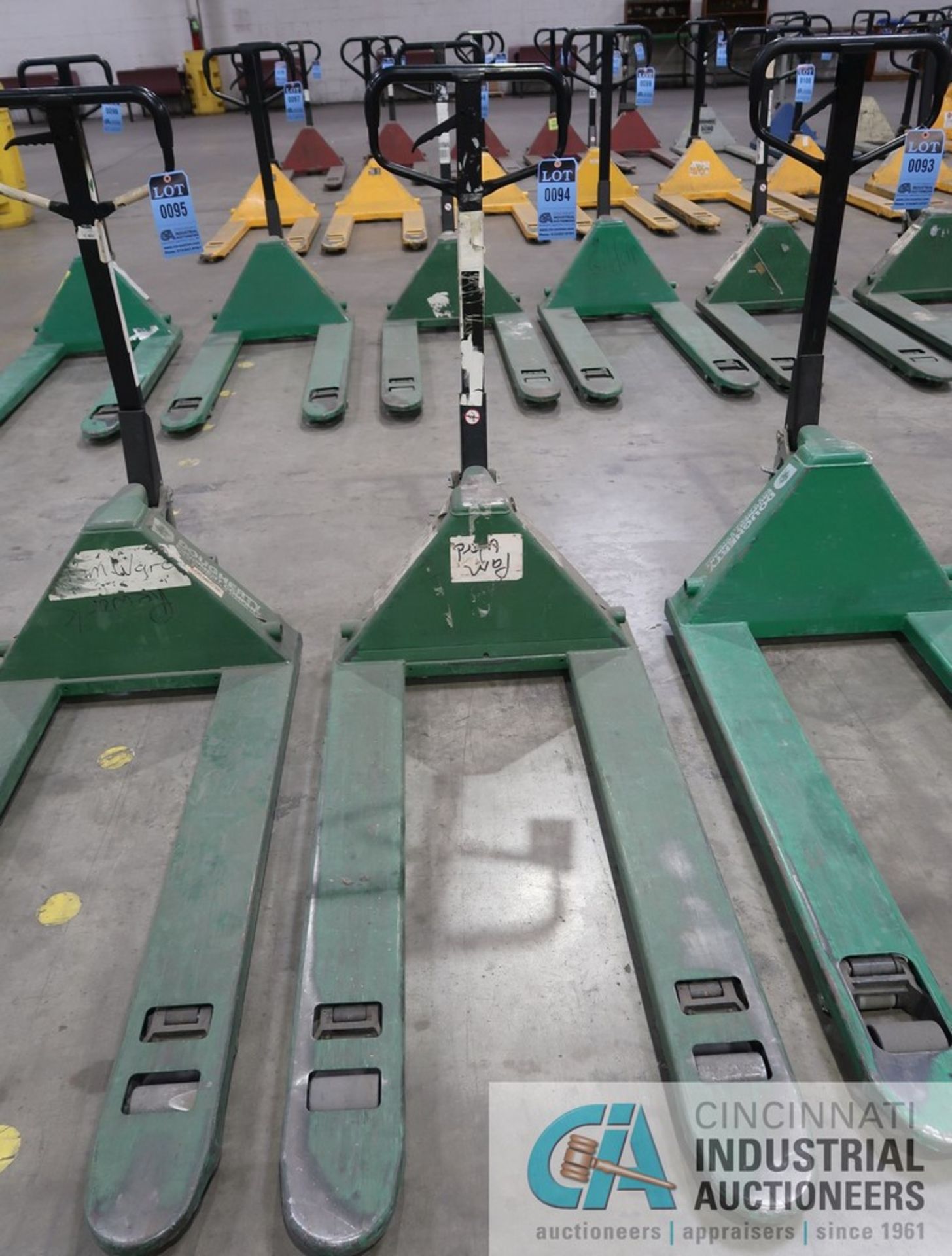 5,500 LB. CAPACITY DOUGHERTY HAND HYDRAULIC PALLET TRUCK