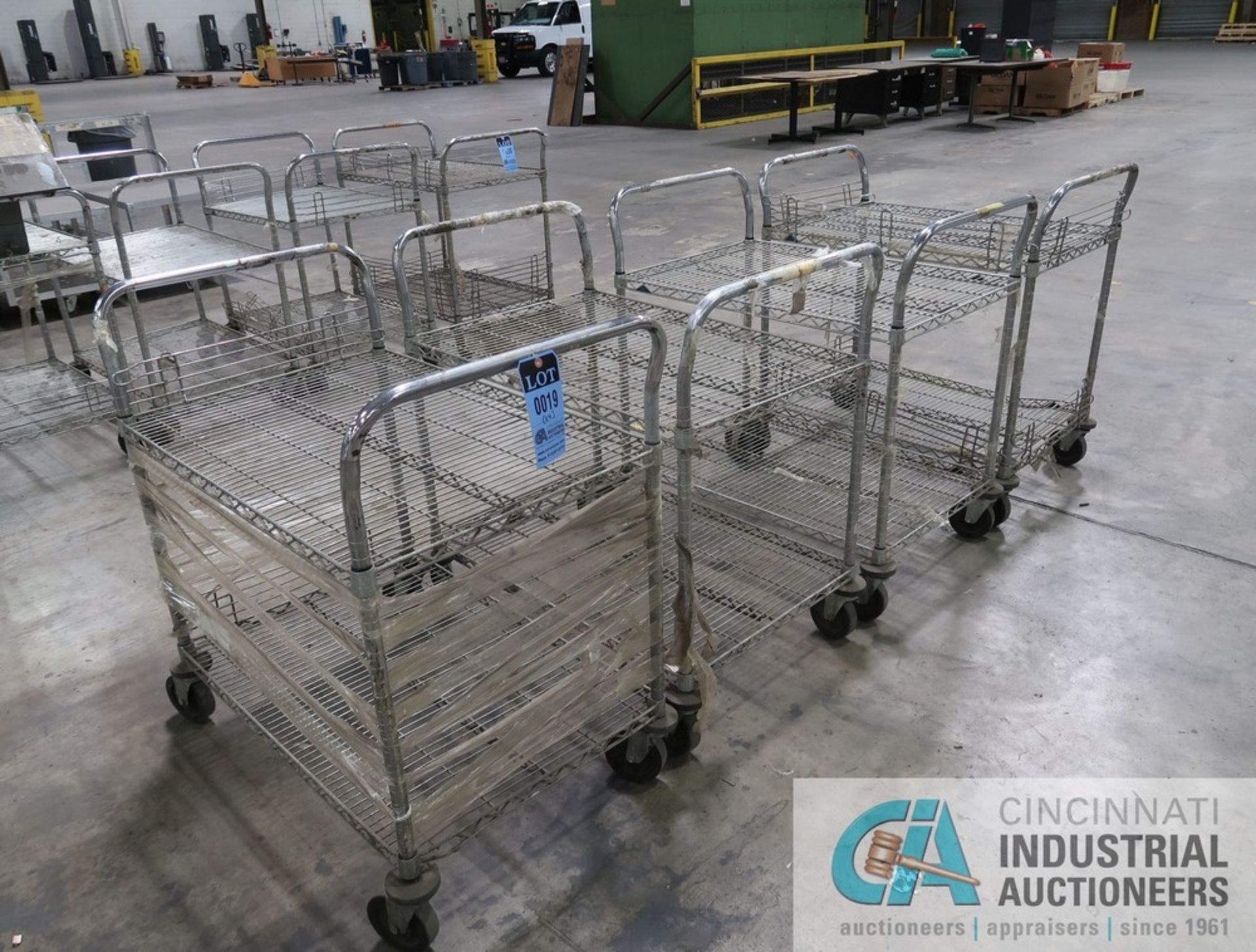 24" X 36" PORTABLE METRO STYLE WIRE CARTS