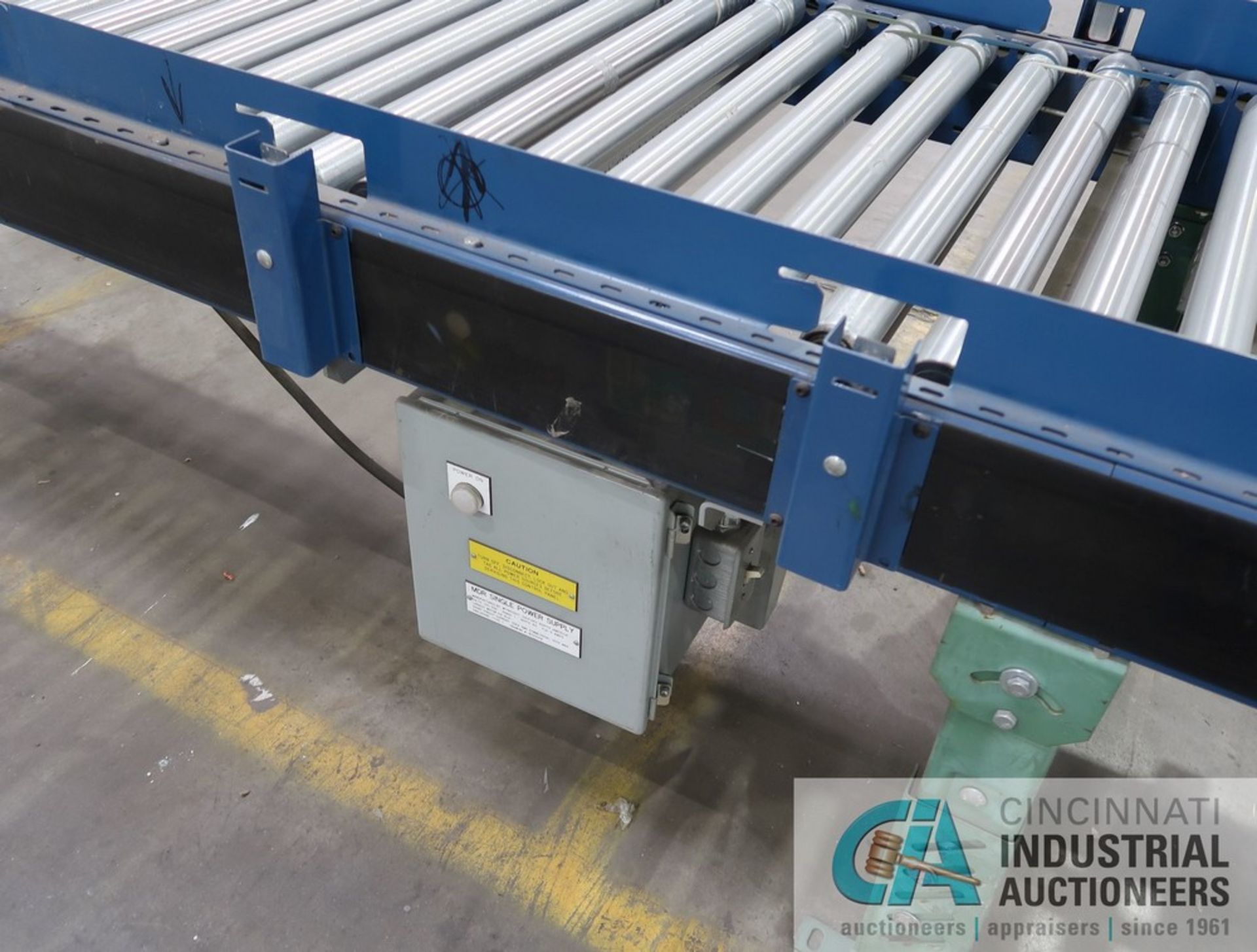 26" WIDE X 120' LONG AUTOMOTION ADJUSTABLE HEIGHT POWER ROLLER CONVEYOR WITH (1) SECTION 22" X 10' - Image 11 of 14